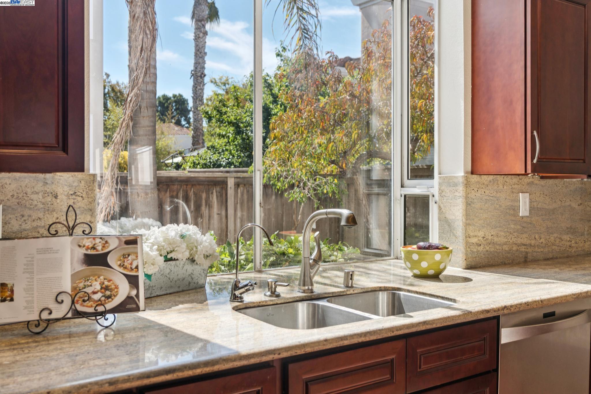 Detail Gallery Image 16 of 53 For 125 Cardigan Bay, Alameda,  CA 94502 - 4 Beds | 2/1 Baths
