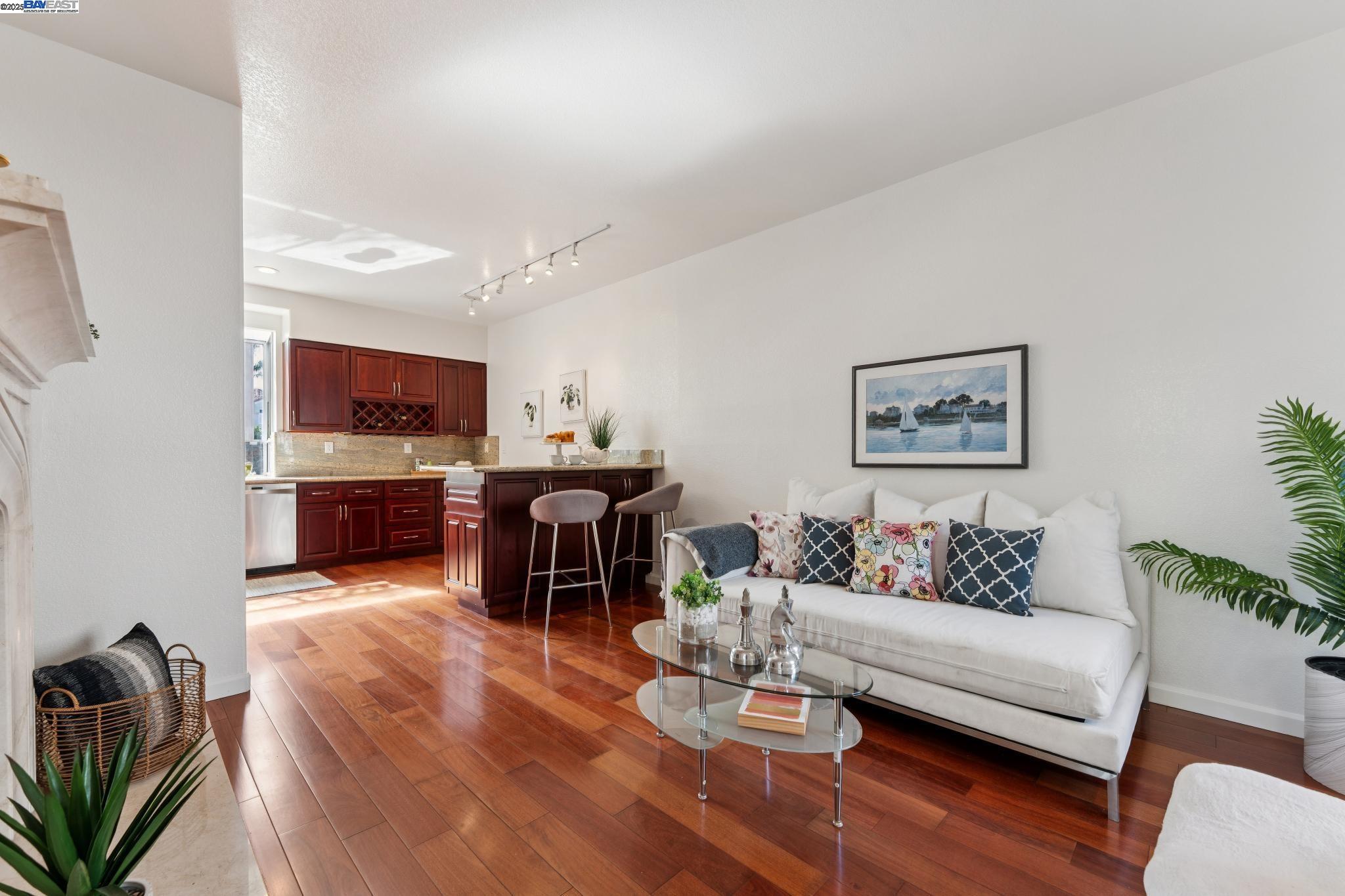 Detail Gallery Image 21 of 53 For 125 Cardigan Bay, Alameda,  CA 94502 - 4 Beds | 2/1 Baths