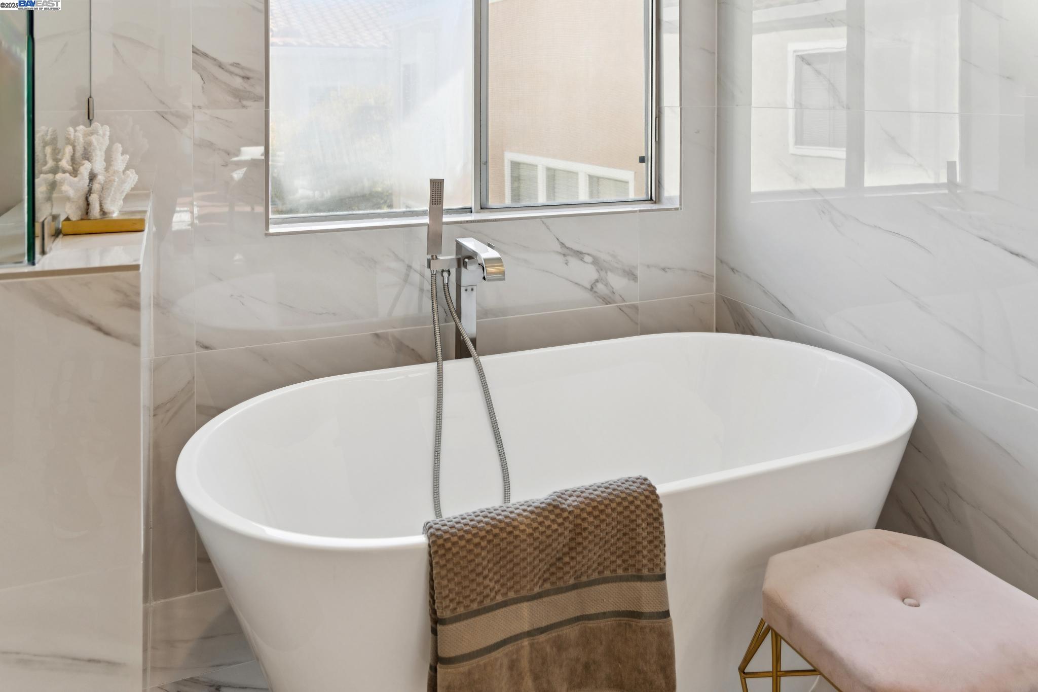 Detail Gallery Image 36 of 53 For 125 Cardigan Bay, Alameda,  CA 94502 - 4 Beds | 2/1 Baths