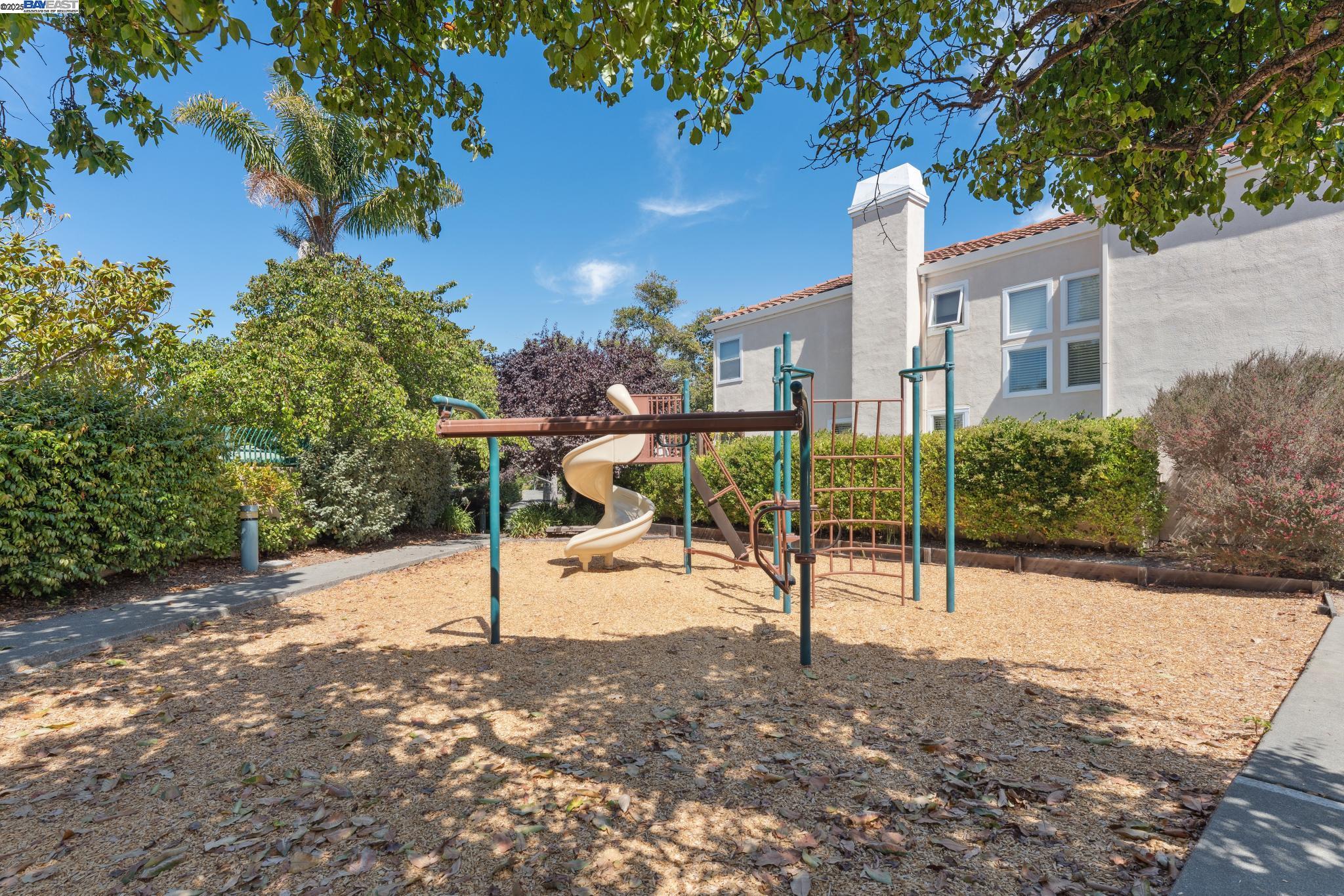 Detail Gallery Image 50 of 53 For 125 Cardigan Bay, Alameda,  CA 94502 - 4 Beds | 2/1 Baths
