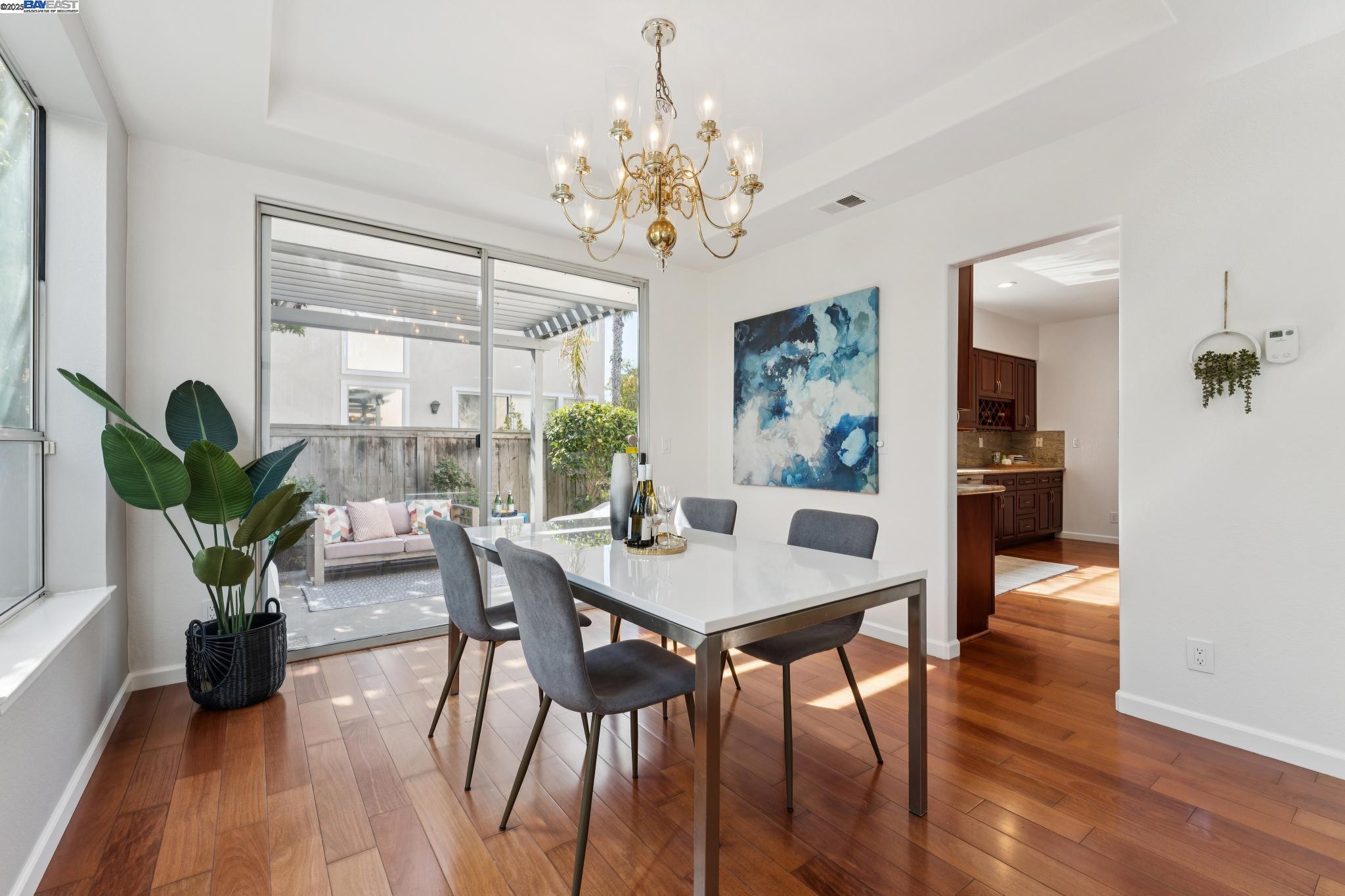 Detail Gallery Image 9 of 53 For 125 Cardigan Bay, Alameda,  CA 94502 - 4 Beds | 2/1 Baths