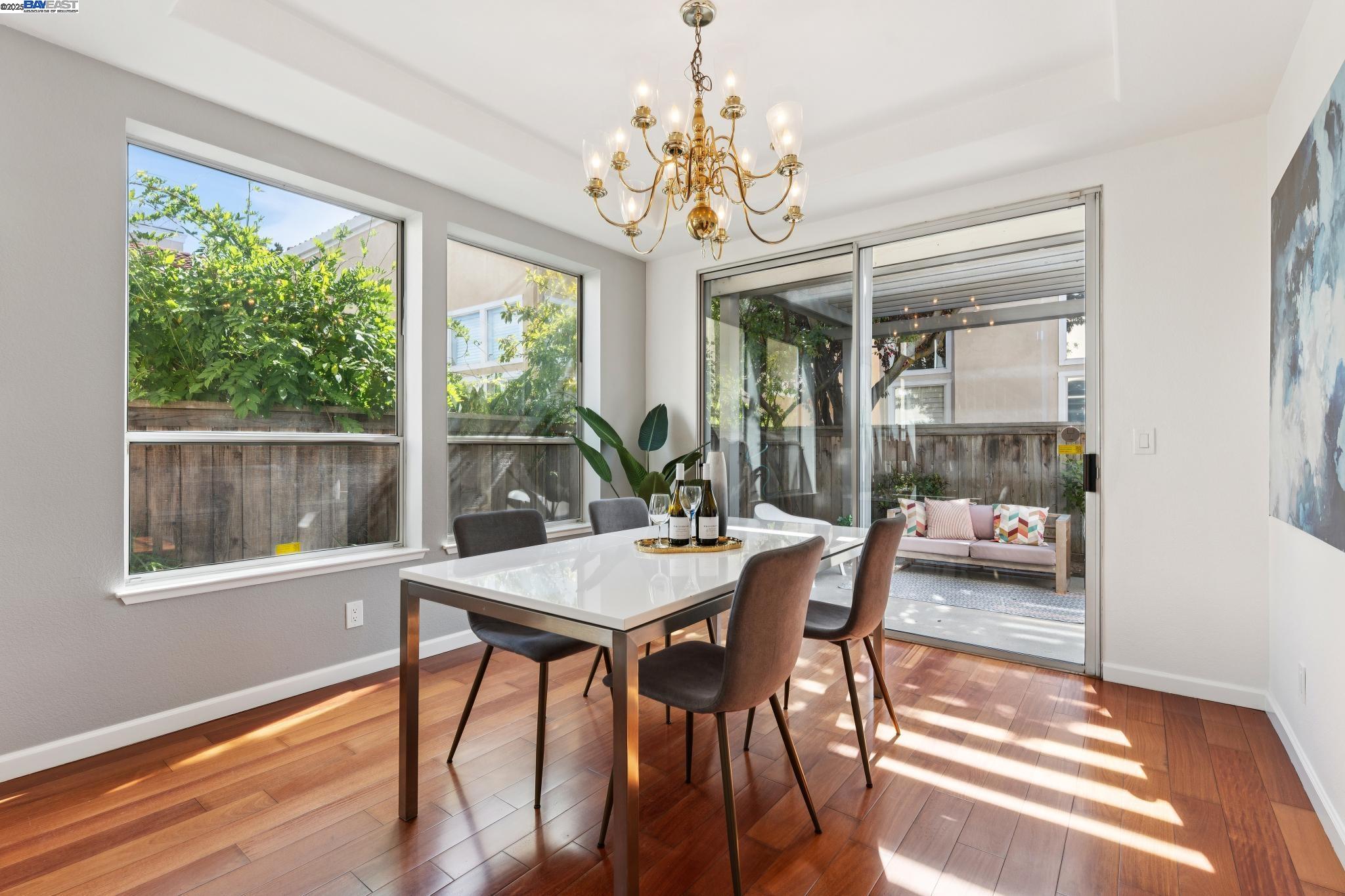 Detail Gallery Image 10 of 53 For 125 Cardigan Bay, Alameda,  CA 94502 - 4 Beds | 2/1 Baths