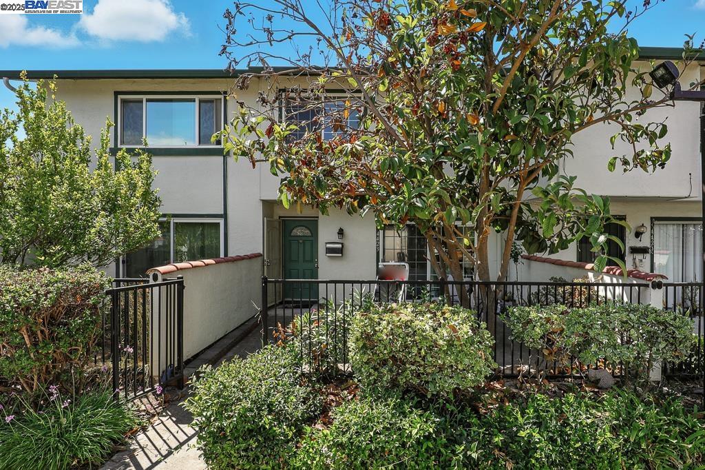 Detail Gallery Image 1 of 54 For 4423 Corto Monterey, Union City,  CA 94587 - 3 Beds | 2/1 Baths