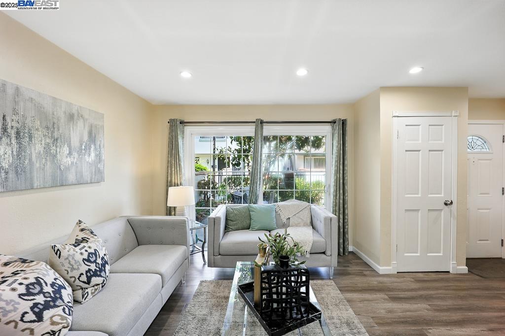 Detail Gallery Image 12 of 54 For 4423 Corto Monterey, Union City,  CA 94587 - 3 Beds | 2/1 Baths