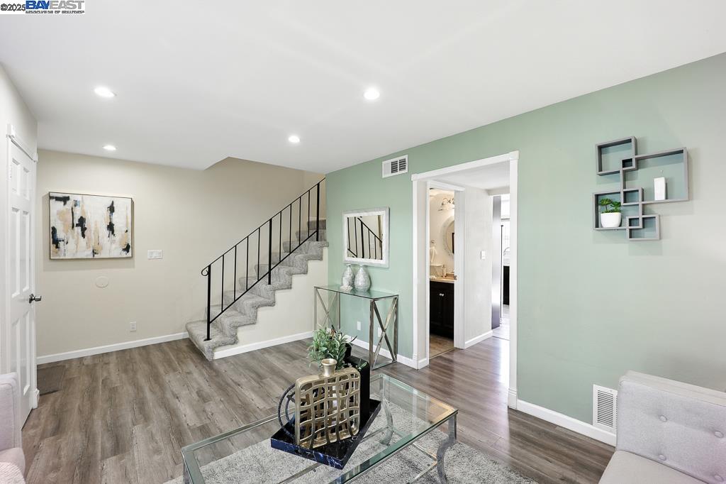 Detail Gallery Image 16 of 54 For 4423 Corto Monterey, Union City,  CA 94587 - 3 Beds | 2/1 Baths