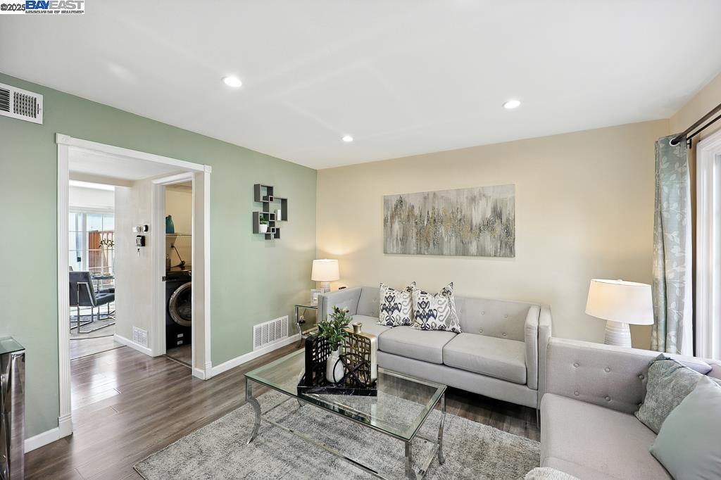 Detail Gallery Image 21 of 54 For 4423 Corto Monterey, Union City,  CA 94587 - 3 Beds | 2/1 Baths