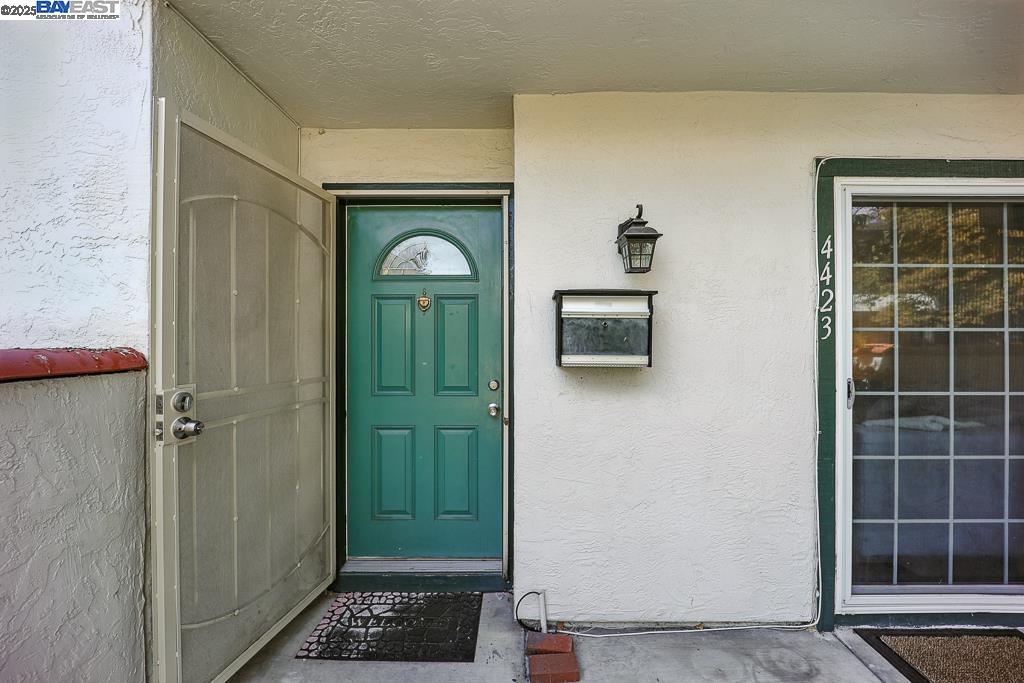 Detail Gallery Image 7 of 54 For 4423 Corto Monterey, Union City,  CA 94587 - 3 Beds | 2/1 Baths