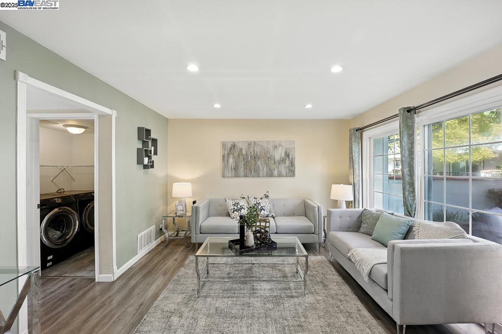 Detail Gallery Image 10 of 54 For 4423 Corto Monterey, Union City,  CA 94587 - 3 Beds | 2/1 Baths