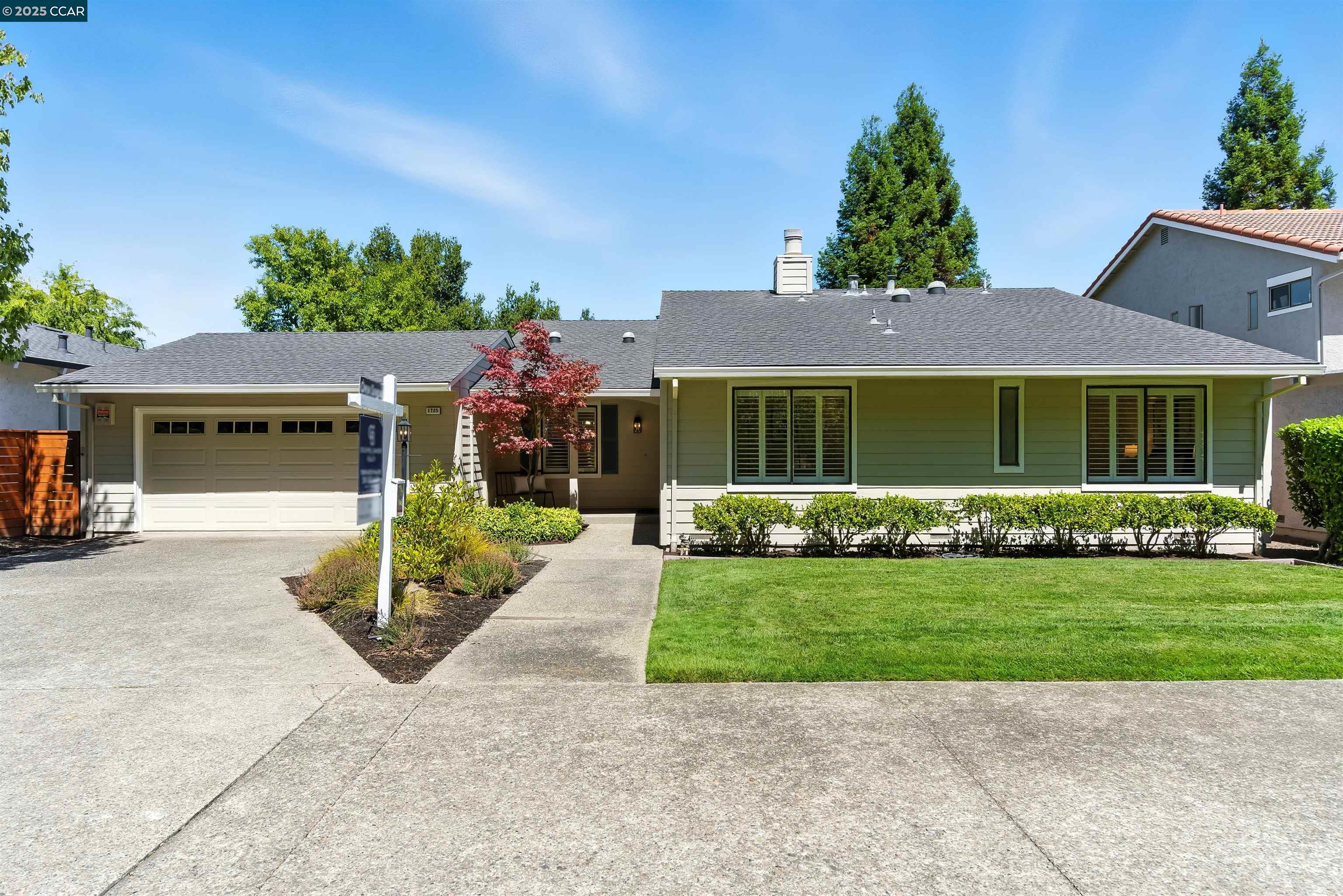 Detail Gallery Image 1 of 43 For 1725 Spyglass Ln, Moraga,  CA 94556 - 3 Beds | 2 Baths