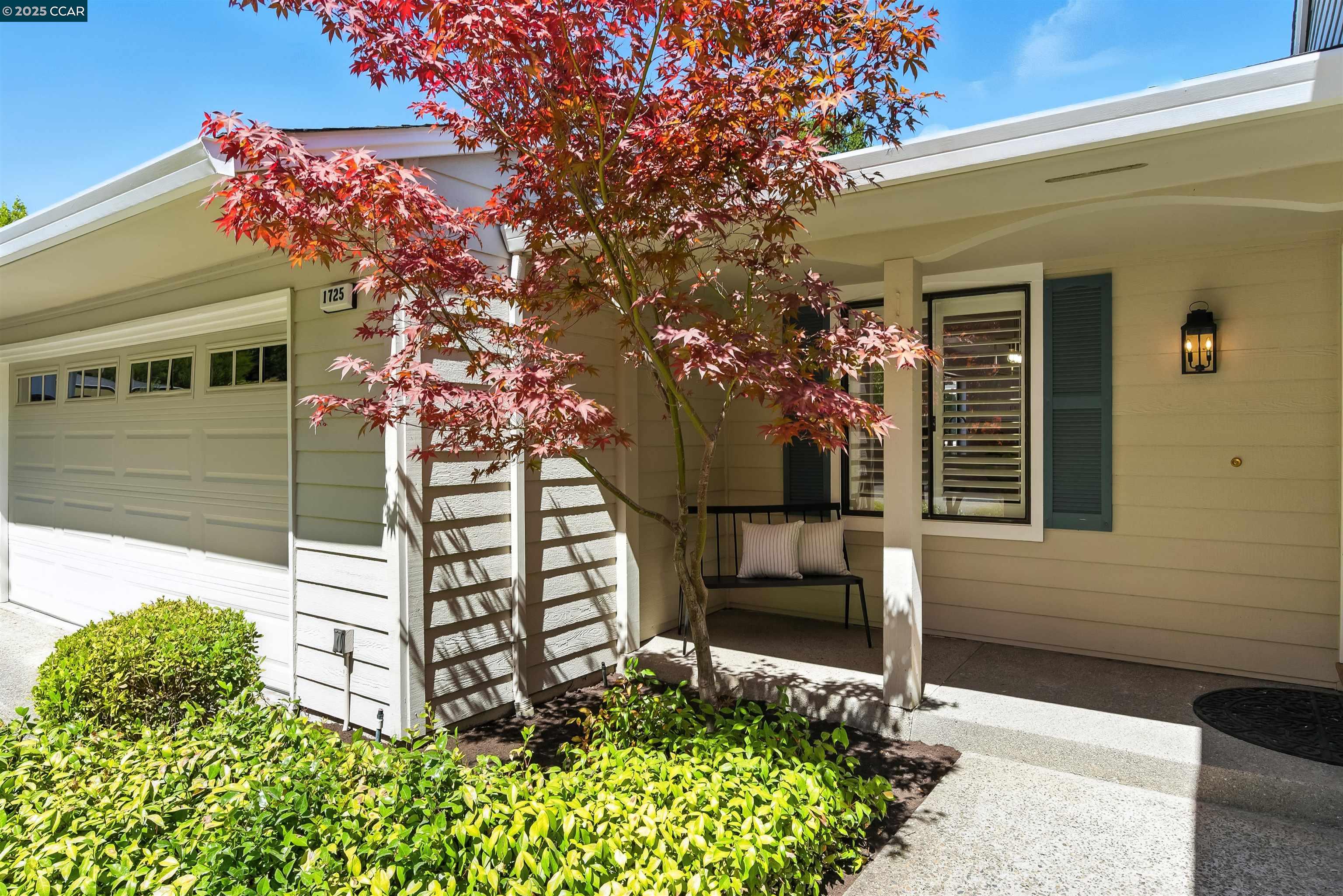 Detail Gallery Image 2 of 43 For 1725 Spyglass Ln, Moraga,  CA 94556 - 3 Beds | 2 Baths
