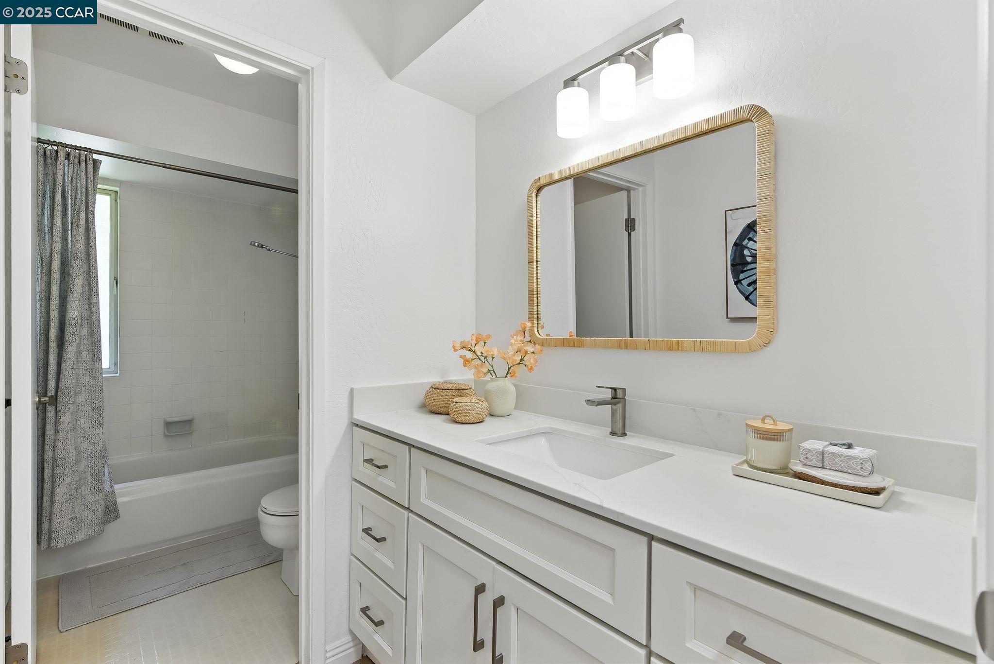 Detail Gallery Image 25 of 43 For 1725 Spyglass Ln, Moraga,  CA 94556 - 3 Beds | 2 Baths