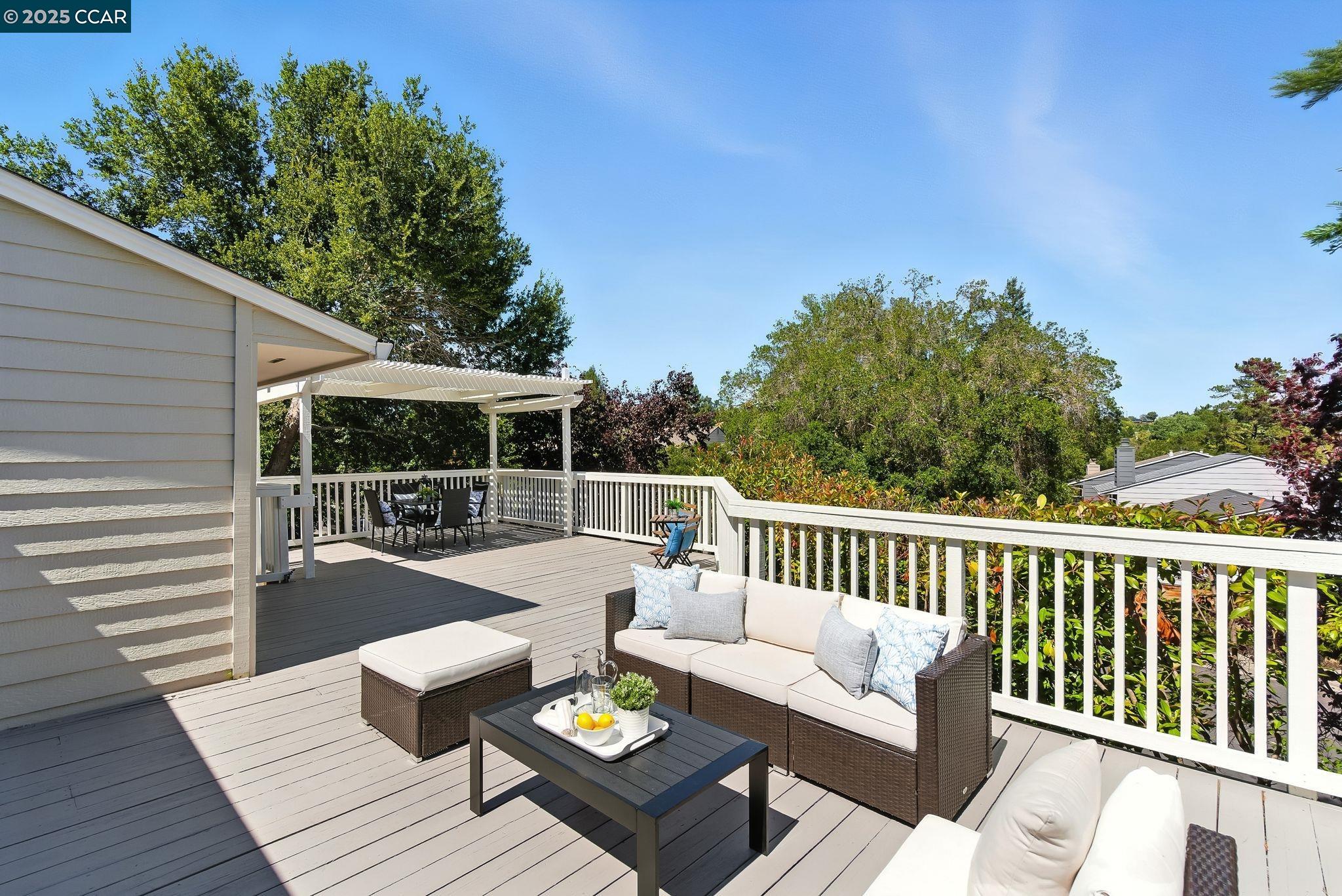 Detail Gallery Image 27 of 43 For 1725 Spyglass Ln, Moraga,  CA 94556 - 3 Beds | 2 Baths