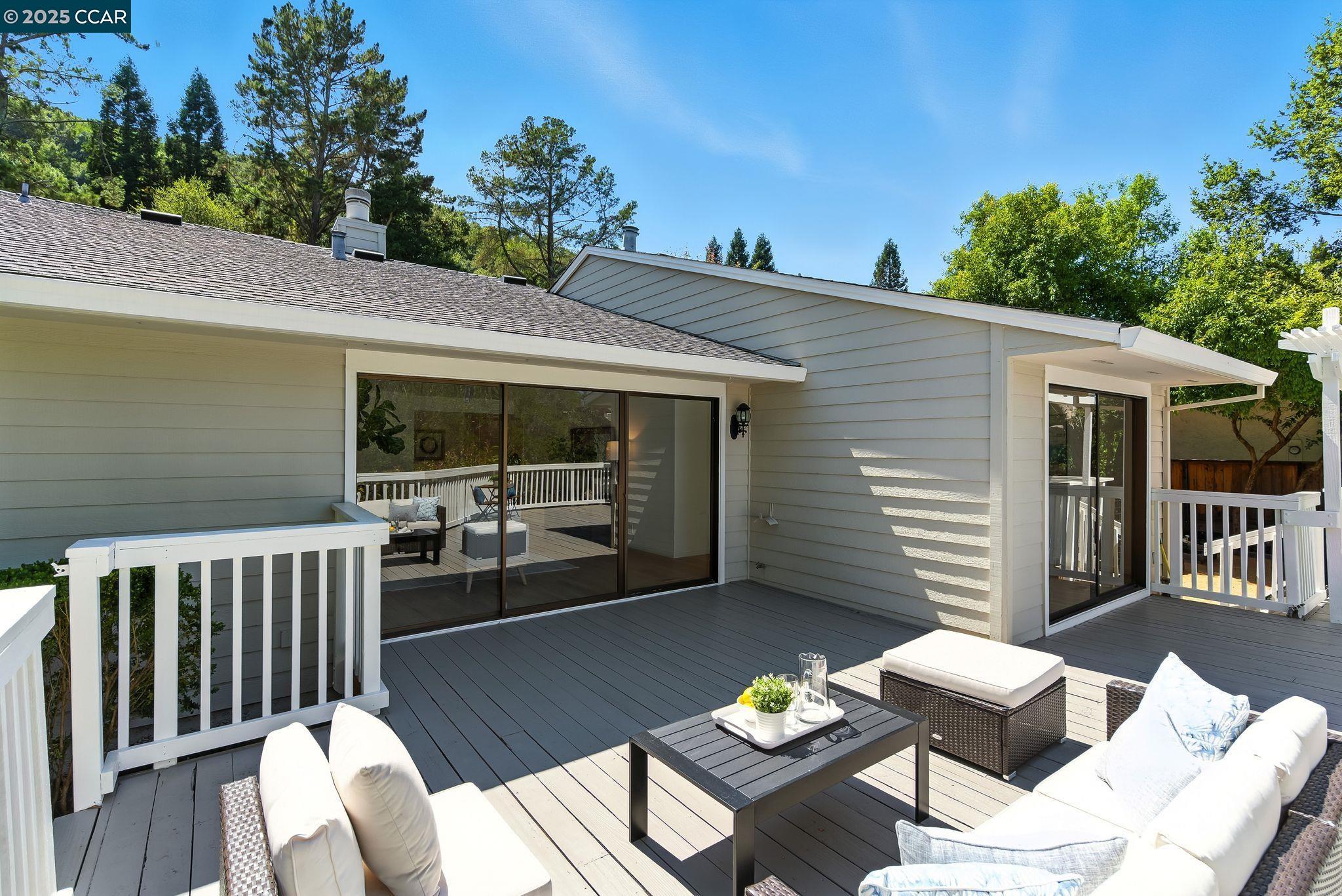 Detail Gallery Image 28 of 43 For 1725 Spyglass Ln, Moraga,  CA 94556 - 3 Beds | 2 Baths