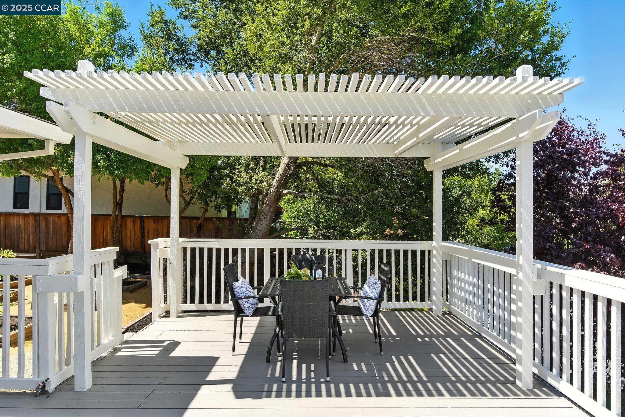 Detail Gallery Image 31 of 43 For 1725 Spyglass Ln, Moraga,  CA 94556 - 3 Beds | 2 Baths