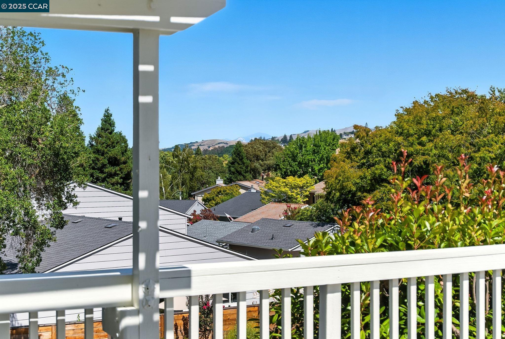 Detail Gallery Image 34 of 43 For 1725 Spyglass Ln, Moraga,  CA 94556 - 3 Beds | 2 Baths