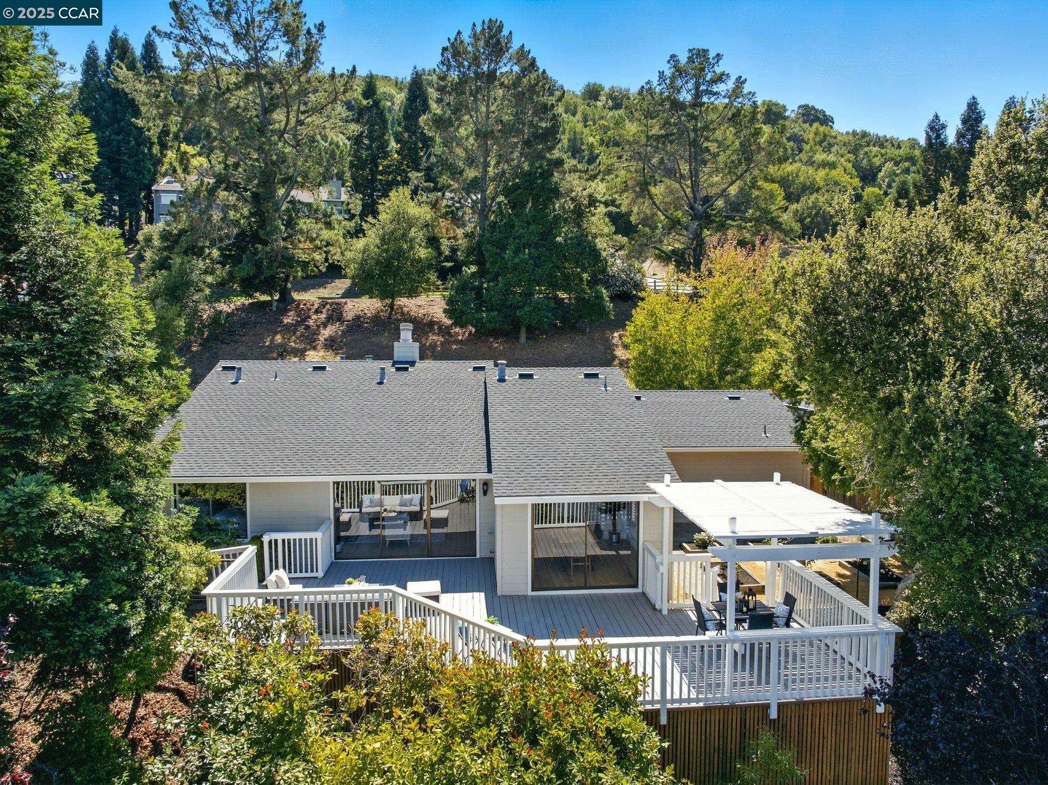 Detail Gallery Image 36 of 43 For 1725 Spyglass Ln, Moraga,  CA 94556 - 3 Beds | 2 Baths