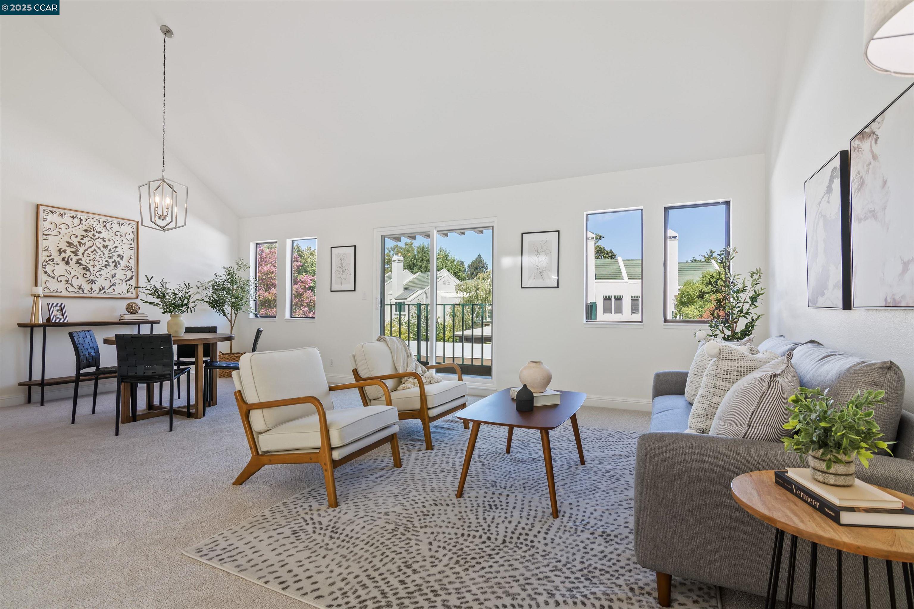 Detail Gallery Image 1 of 25 For 10 Zurich Ct, Pleasant Hill,  CA 94523 - 2 Beds | 2/1 Baths