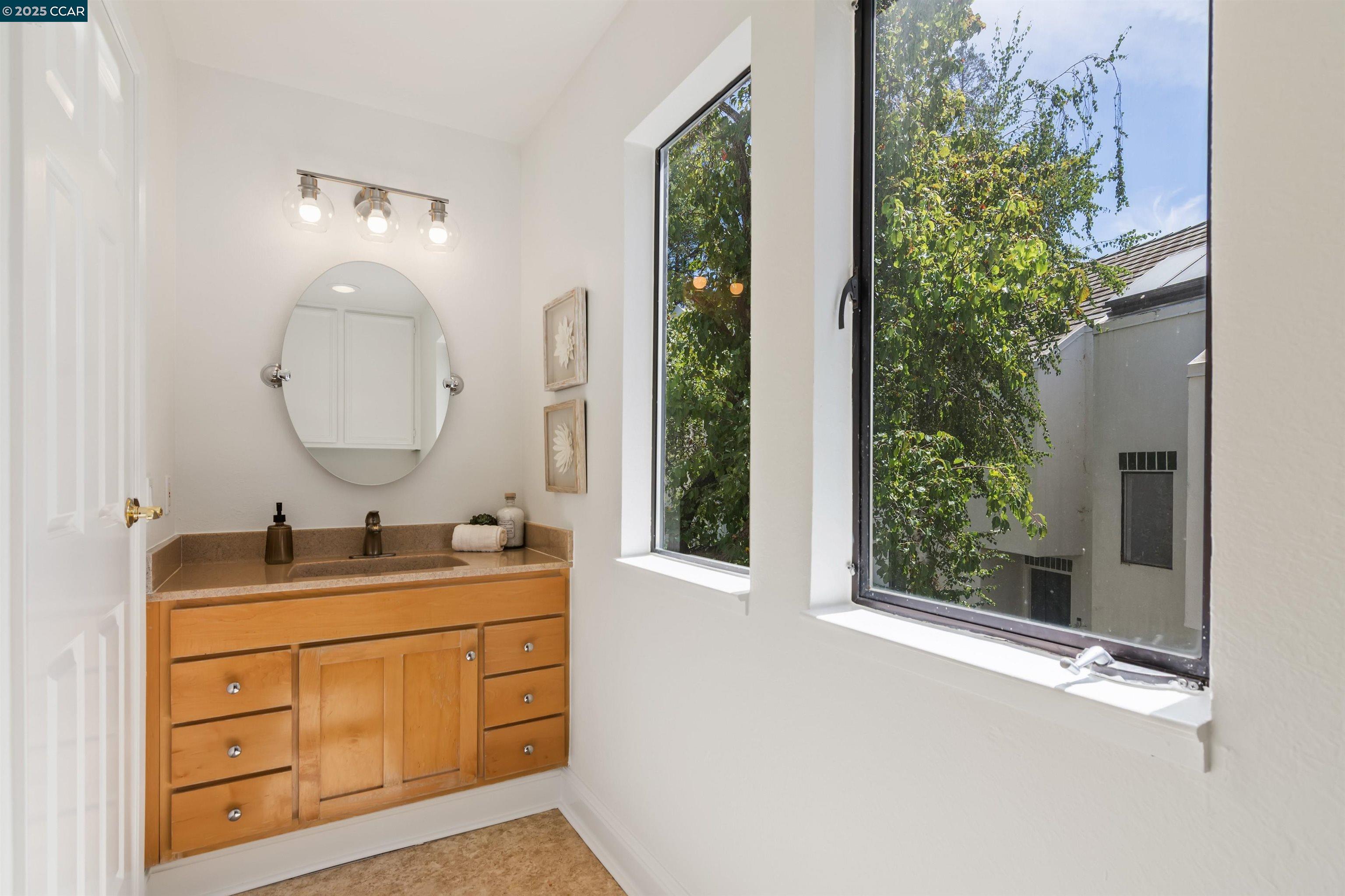 Detail Gallery Image 14 of 25 For 10 Zurich Ct, Pleasant Hill,  CA 94523 - 2 Beds | 2/1 Baths