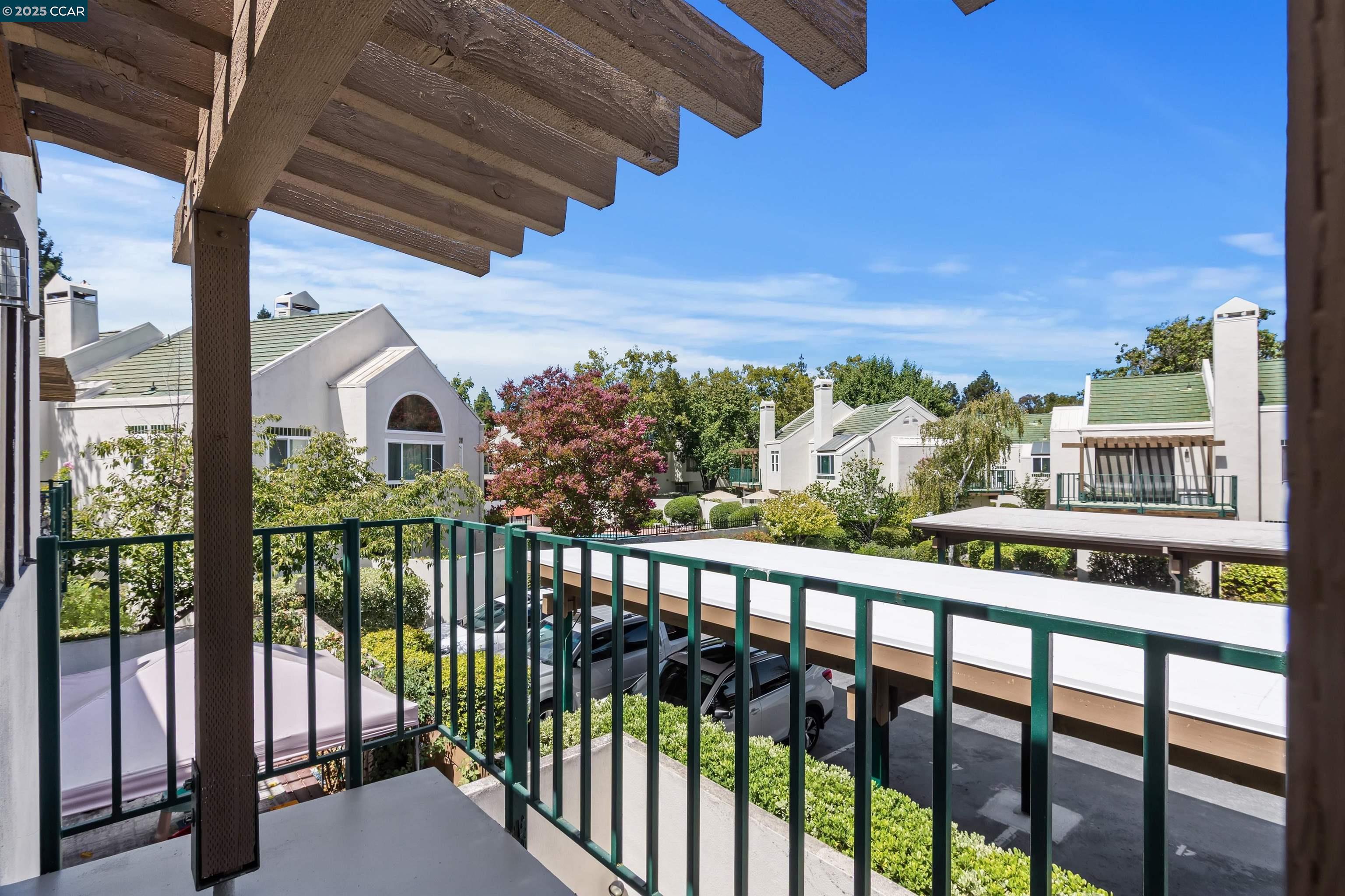 Detail Gallery Image 15 of 25 For 10 Zurich Ct, Pleasant Hill,  CA 94523 - 2 Beds | 2/1 Baths