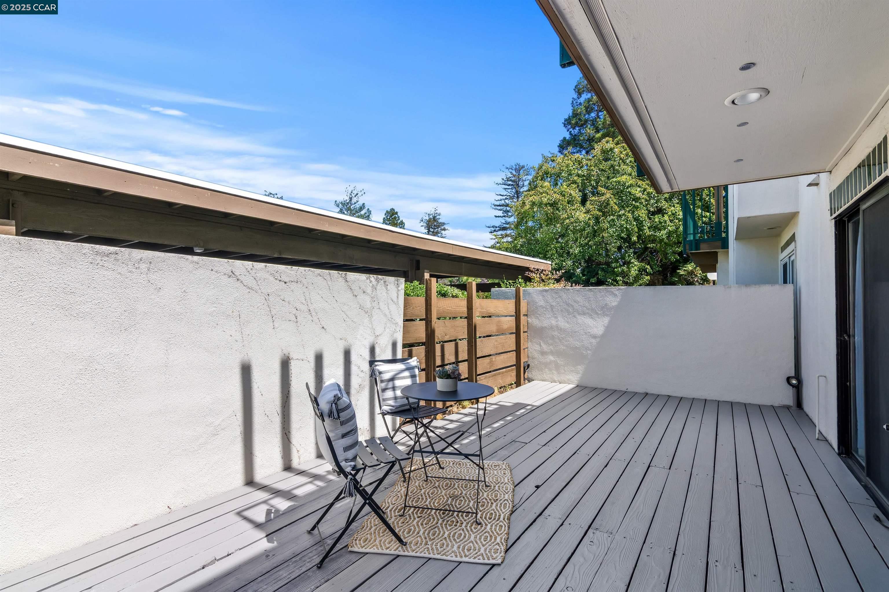Detail Gallery Image 22 of 25 For 10 Zurich Ct, Pleasant Hill,  CA 94523 - 2 Beds | 2/1 Baths