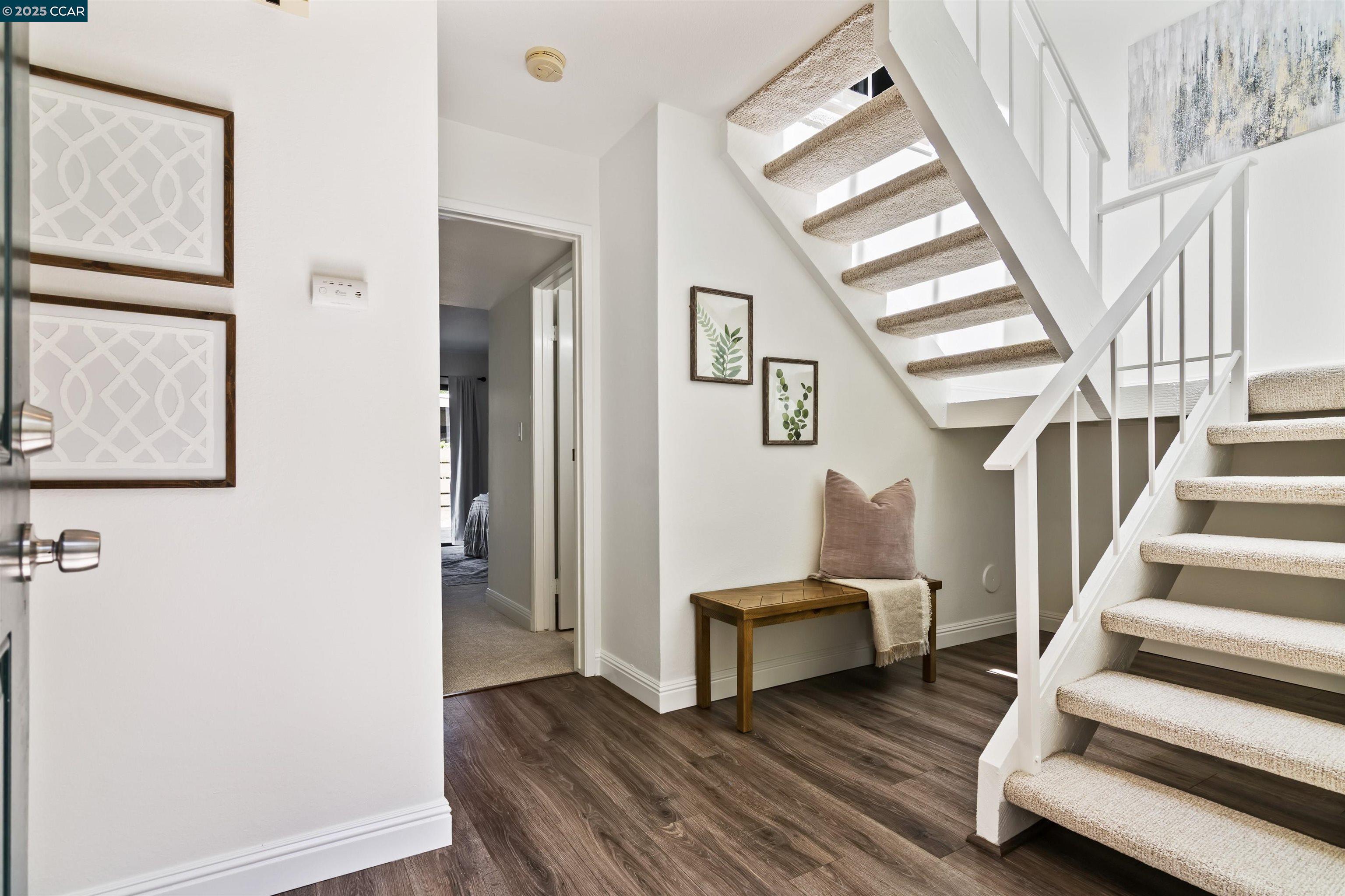 Detail Gallery Image 4 of 25 For 10 Zurich Ct, Pleasant Hill,  CA 94523 - 2 Beds | 2/1 Baths