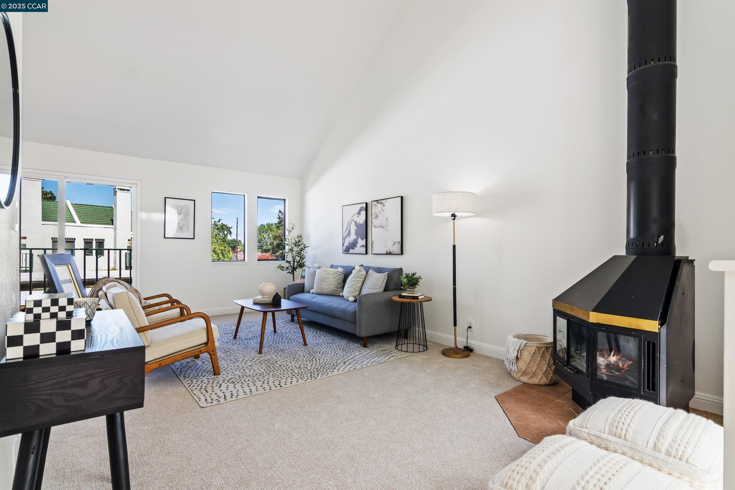 Detail Gallery Image 6 of 25 For 10 Zurich Ct, Pleasant Hill,  CA 94523 - 2 Beds | 2/1 Baths