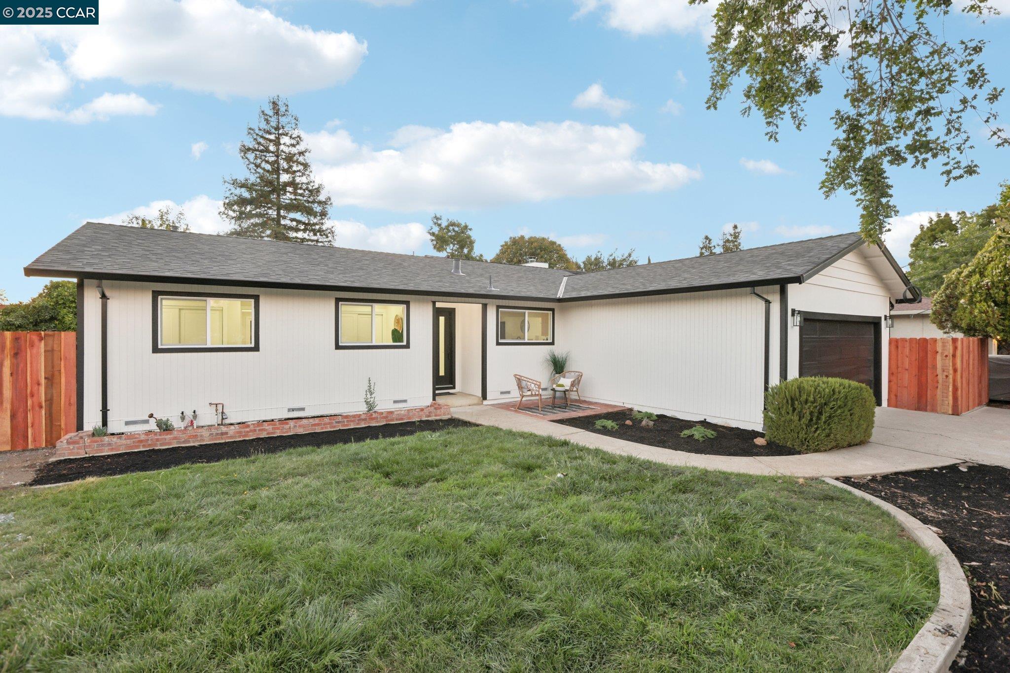 Detail Gallery Image 2 of 30 For 1604 Chestnut Ct, Concord,  CA 94519 - 4 Beds | 2 Baths