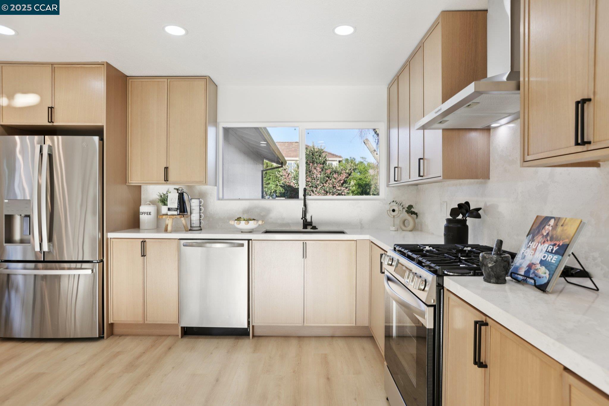 Detail Gallery Image 11 of 30 For 1604 Chestnut Ct, Concord,  CA 94519 - 4 Beds | 2 Baths
