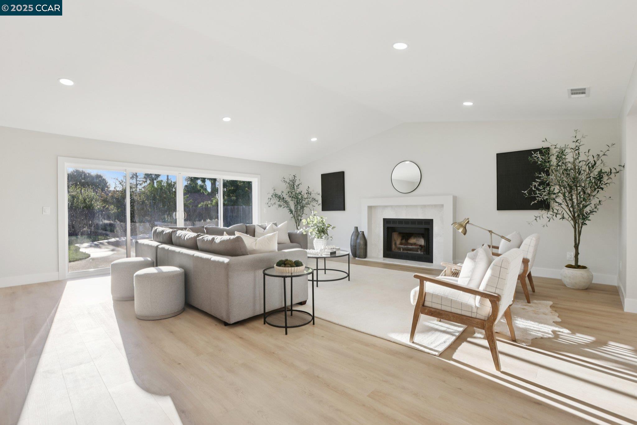 Detail Gallery Image 5 of 30 For 1604 Chestnut Ct, Concord,  CA 94519 - 4 Beds | 2 Baths