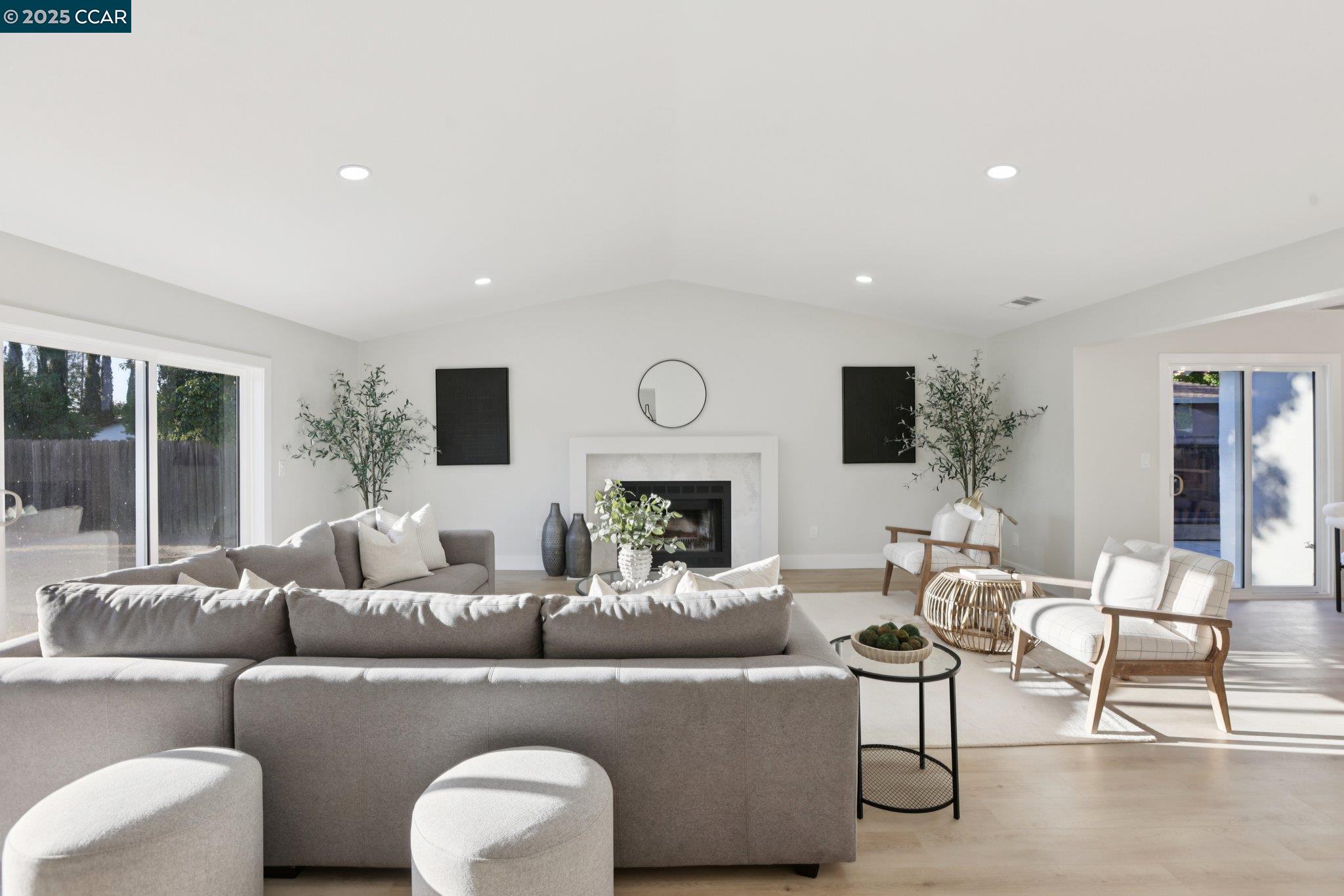 Detail Gallery Image 6 of 30 For 1604 Chestnut Ct, Concord,  CA 94519 - 4 Beds | 2 Baths