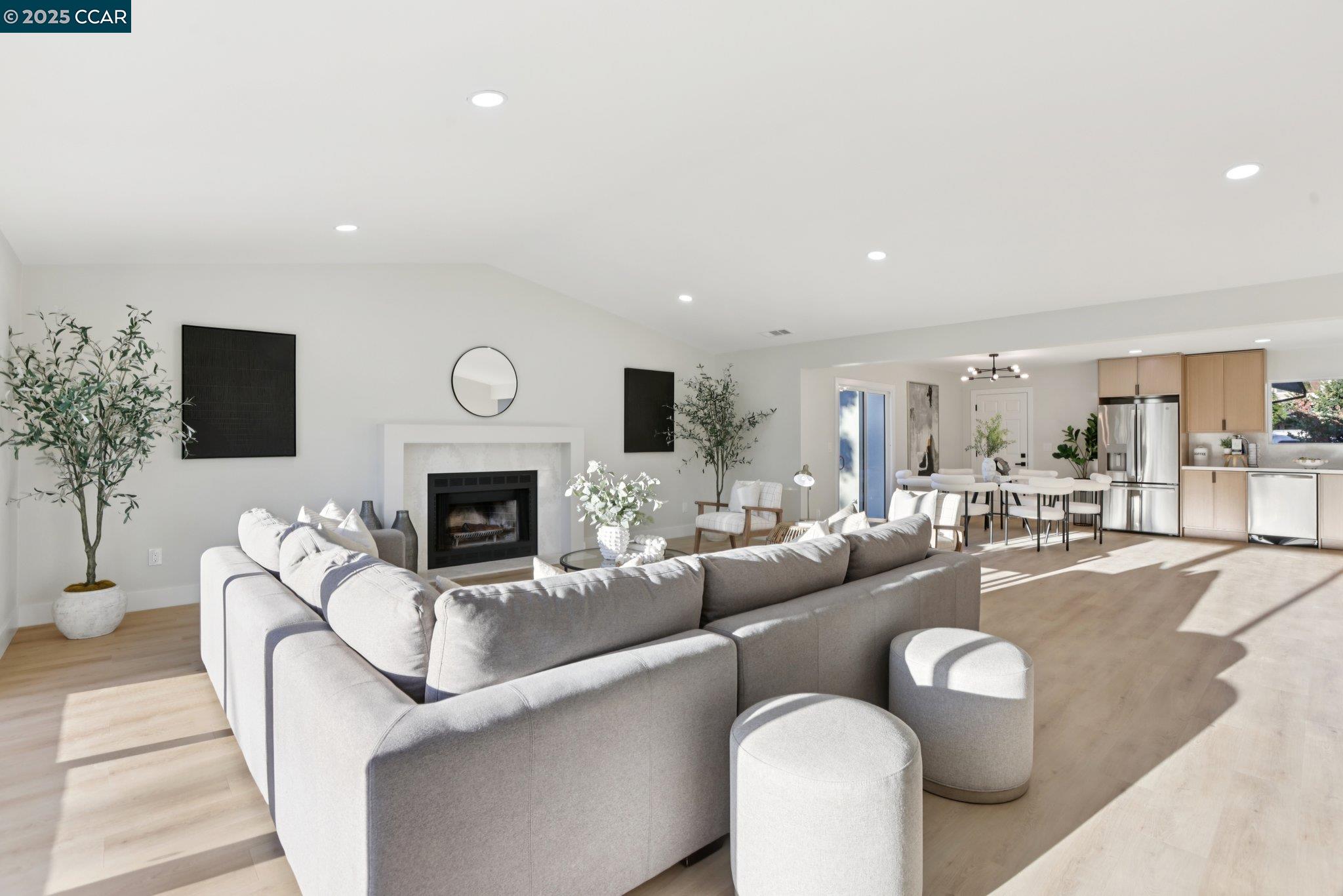 Detail Gallery Image 8 of 30 For 1604 Chestnut Ct, Concord,  CA 94519 - 4 Beds | 2 Baths