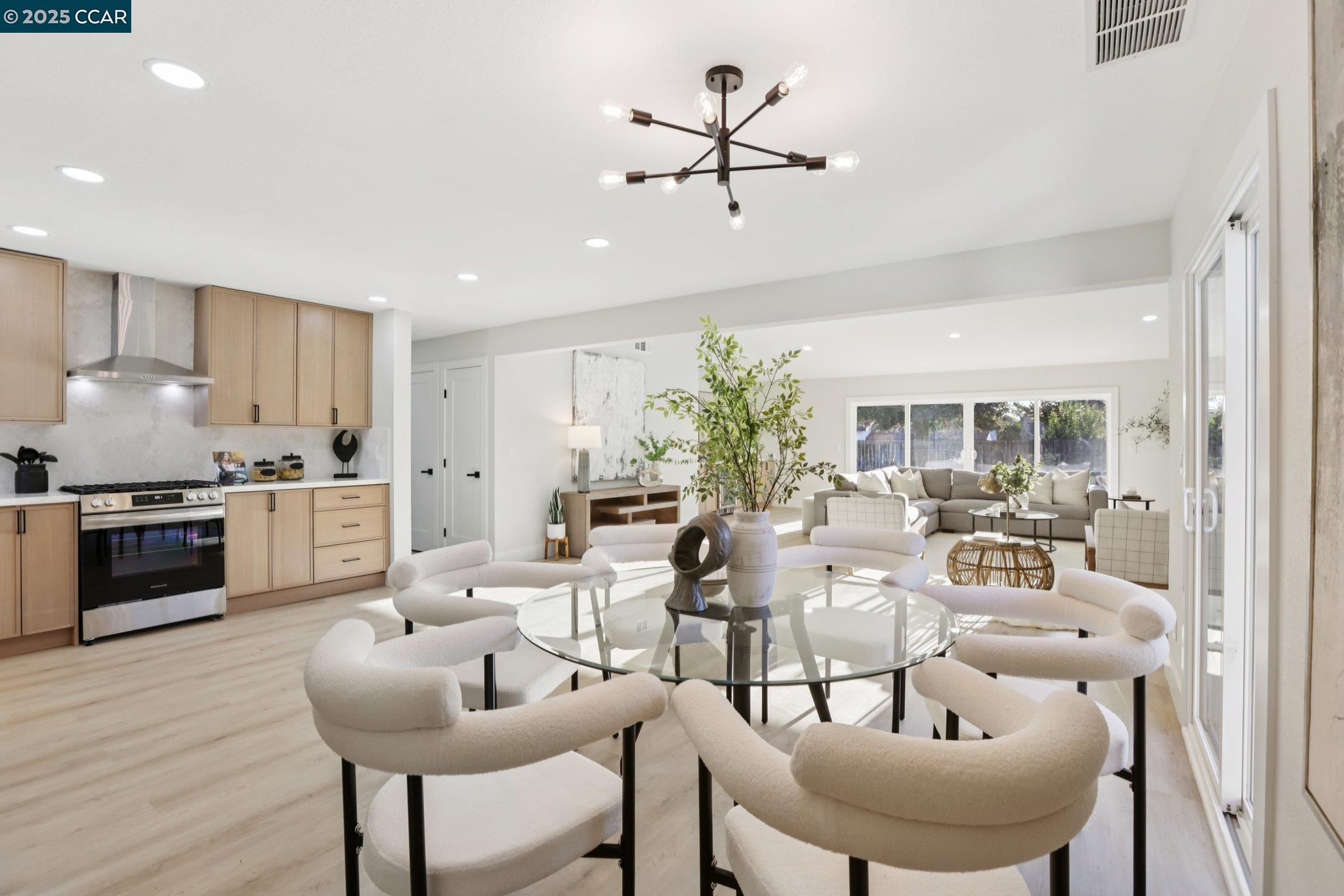 Detail Gallery Image 10 of 30 For 1604 Chestnut Ct, Concord,  CA 94519 - 4 Beds | 2 Baths