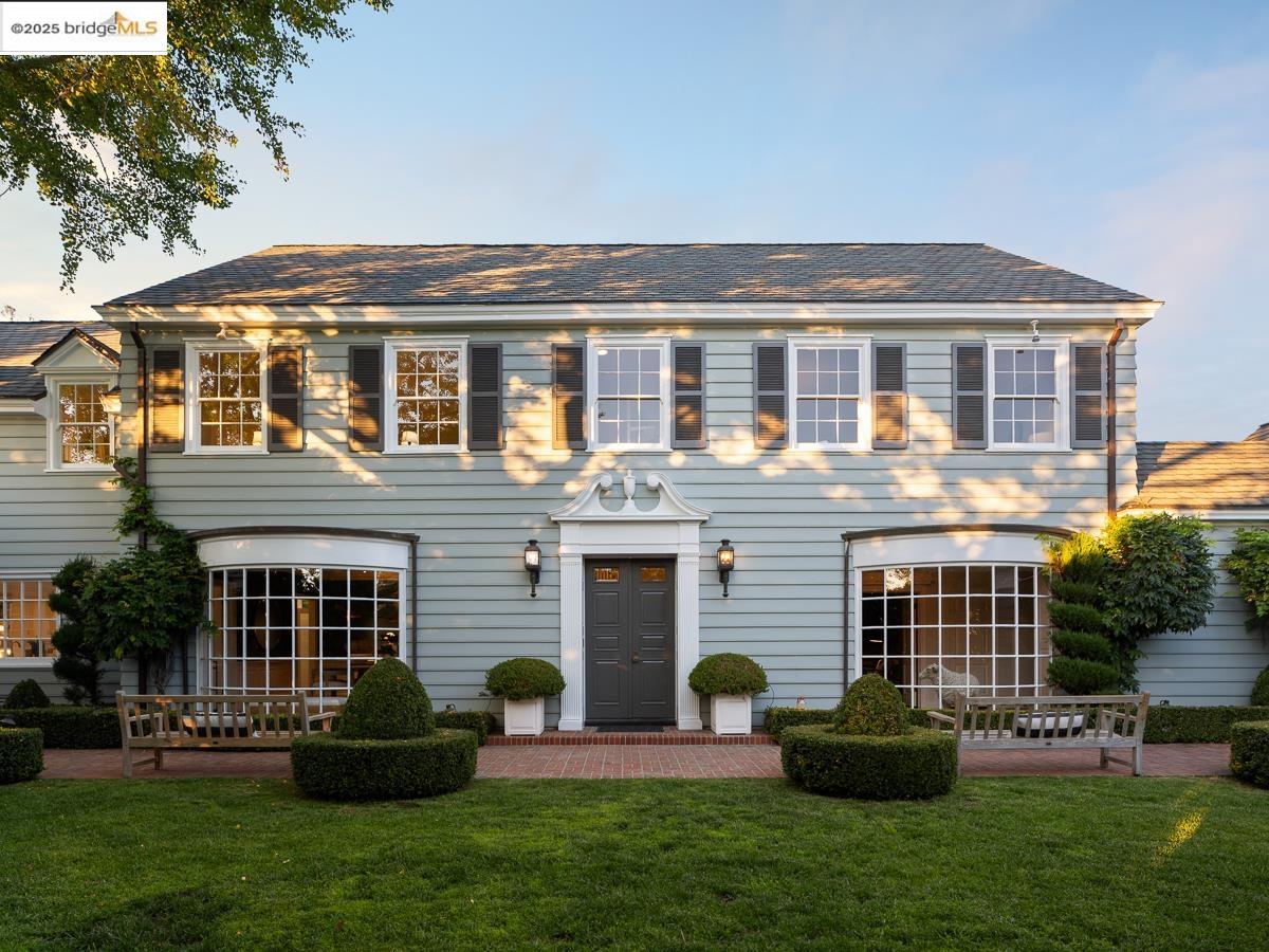 Detail Gallery Image 1 of 60 For 120 Hazel Ln, Piedmont,  CA 94611 - 7 Beds | 5/1 Baths