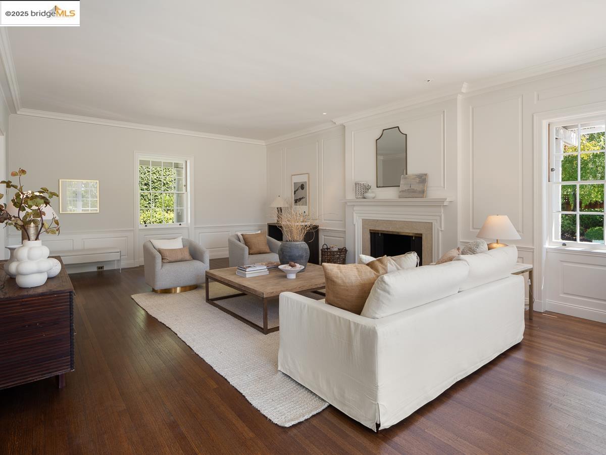 Detail Gallery Image 11 of 60 For 120 Hazel Ln, Piedmont,  CA 94611 - 7 Beds | 5/1 Baths