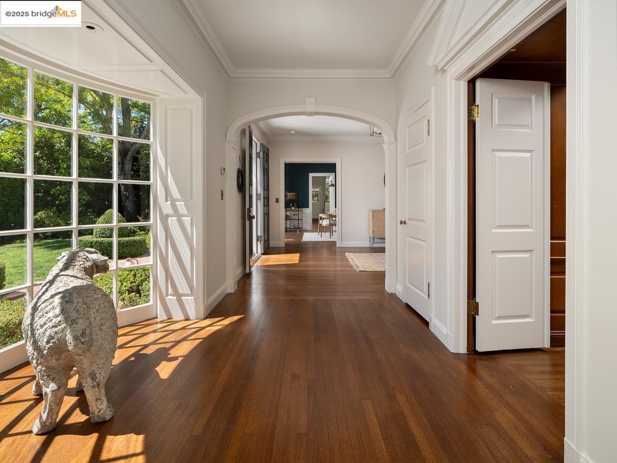 Detail Gallery Image 12 of 60 For 120 Hazel Ln, Piedmont,  CA 94611 - 7 Beds | 5/1 Baths