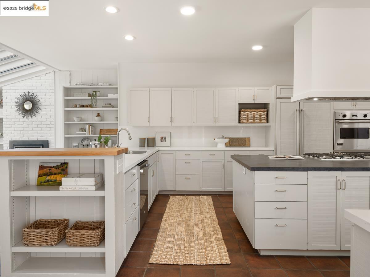 Detail Gallery Image 20 of 60 For 120 Hazel Ln, Piedmont,  CA 94611 - 7 Beds | 5/1 Baths