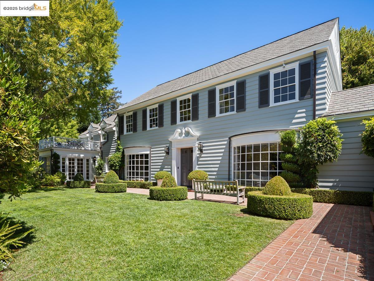 Detail Gallery Image 3 of 60 For 120 Hazel Ln, Piedmont,  CA 94611 - 7 Beds | 5/1 Baths