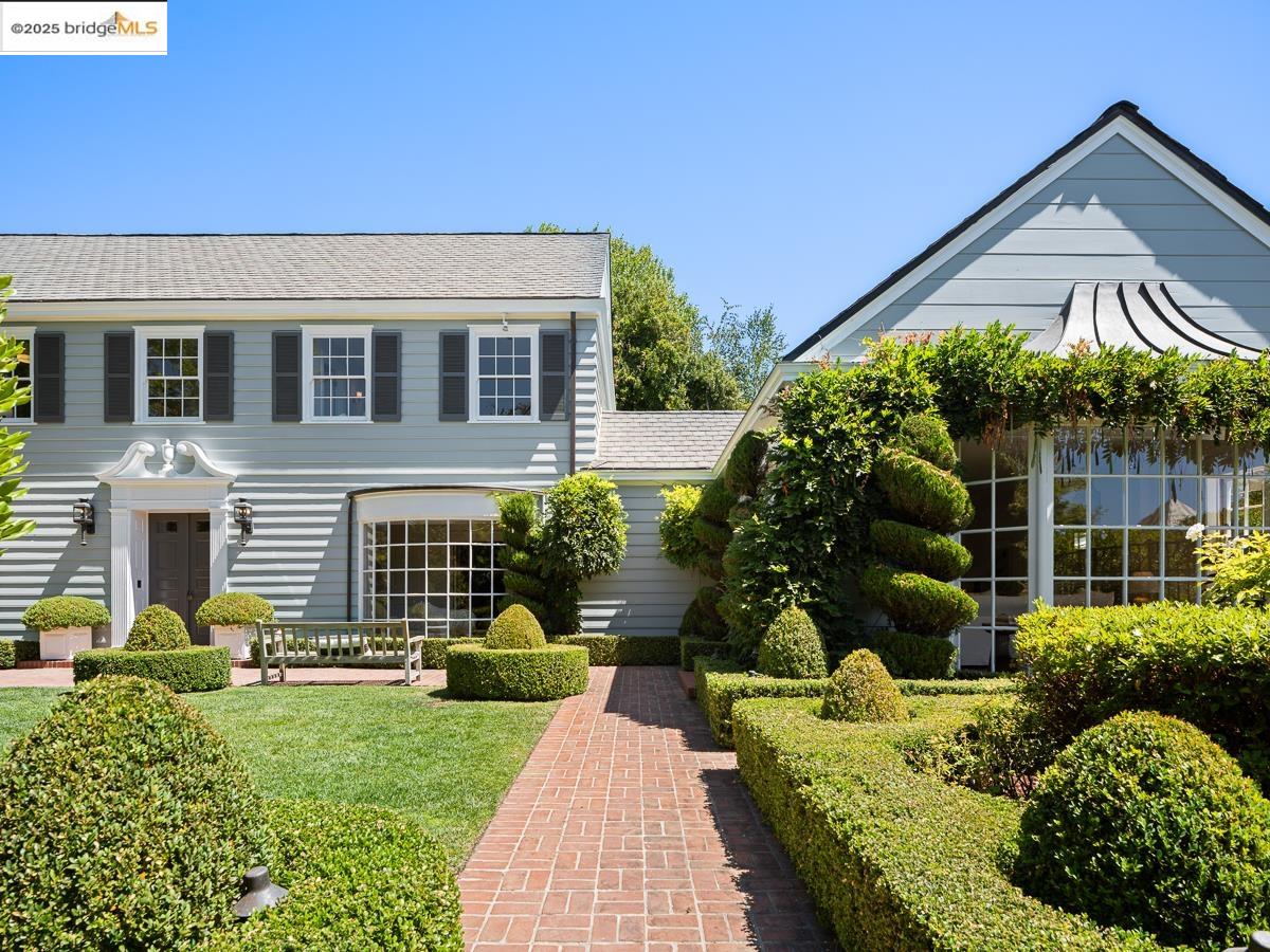 Detail Gallery Image 3 of 60 For 120 Hazel Ln, Piedmont,  CA 94611 - 7 Beds | 5/1 Baths
