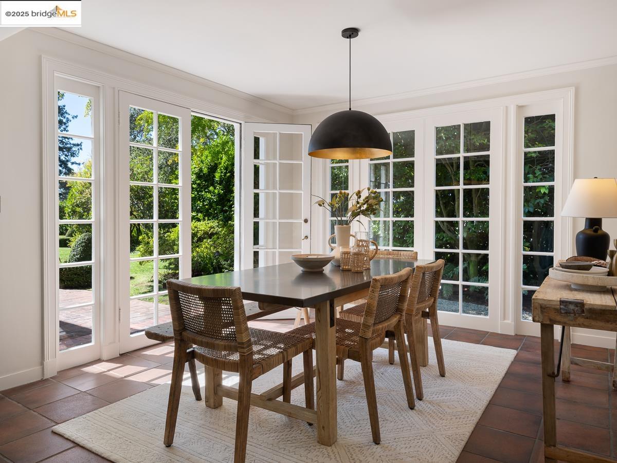 Detail Gallery Image 21 of 60 For 120 Hazel Ln, Piedmont,  CA 94611 - 7 Beds | 5/1 Baths