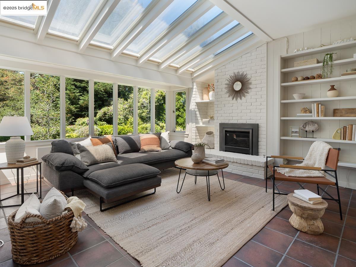 Detail Gallery Image 22 of 60 For 120 Hazel Ln, Piedmont,  CA 94611 - 7 Beds | 5/1 Baths