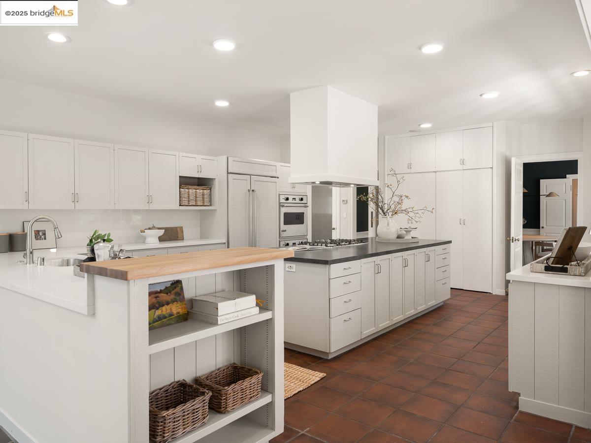 Detail Gallery Image 23 of 60 For 120 Hazel Ln, Piedmont,  CA 94611 - 7 Beds | 5/1 Baths