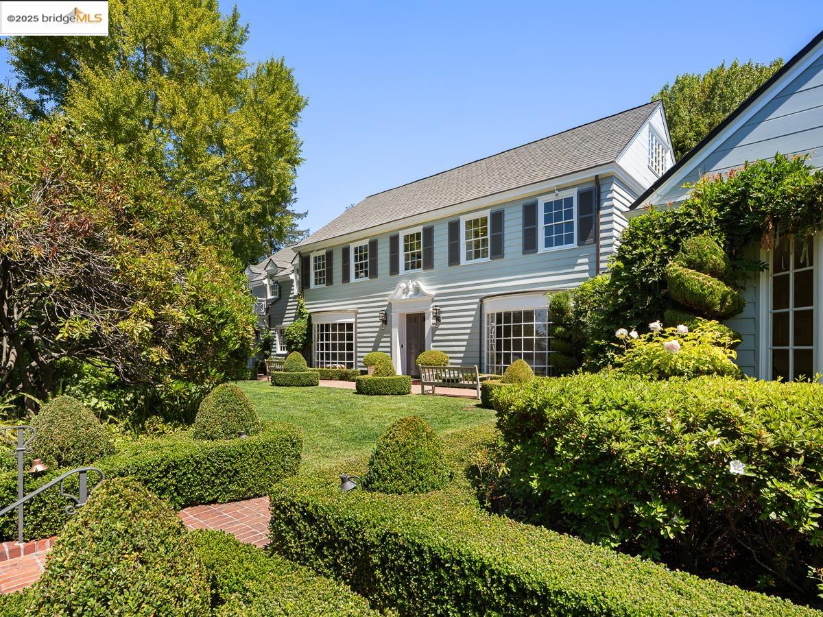 Detail Gallery Image 4 of 60 For 120 Hazel Ln, Piedmont,  CA 94611 - 7 Beds | 5/1 Baths