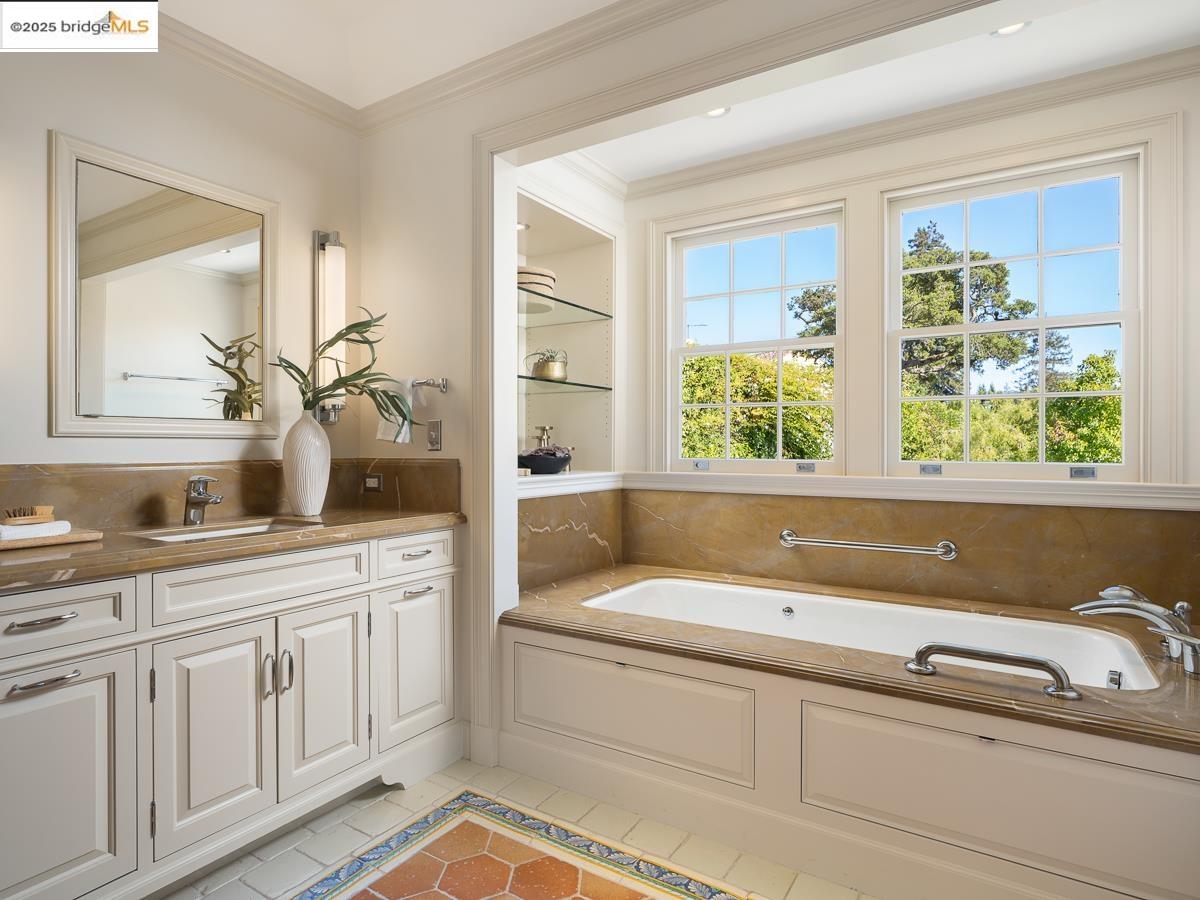 Detail Gallery Image 31 of 60 For 120 Hazel Ln, Piedmont,  CA 94611 - 7 Beds | 5/1 Baths