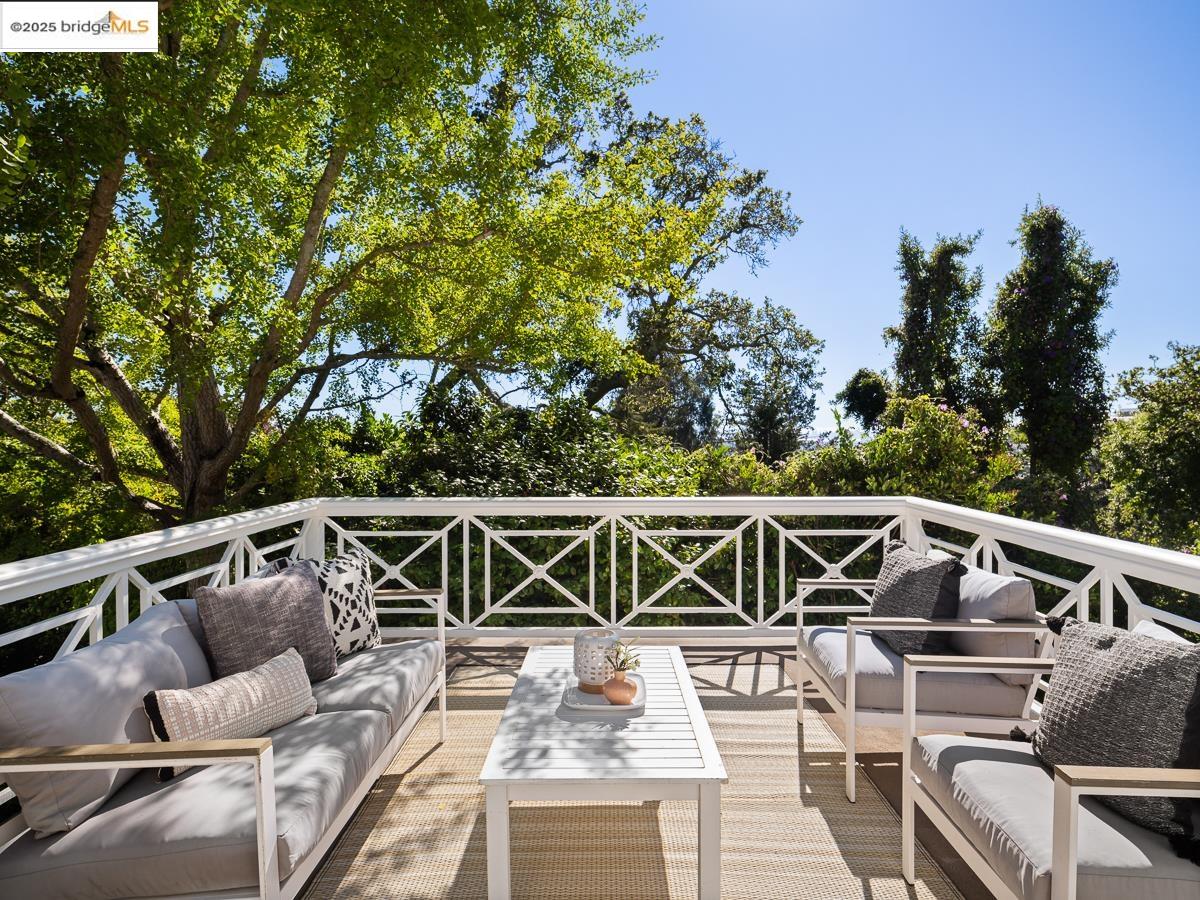 Detail Gallery Image 36 of 60 For 120 Hazel Ln, Piedmont,  CA 94611 - 7 Beds | 5/1 Baths