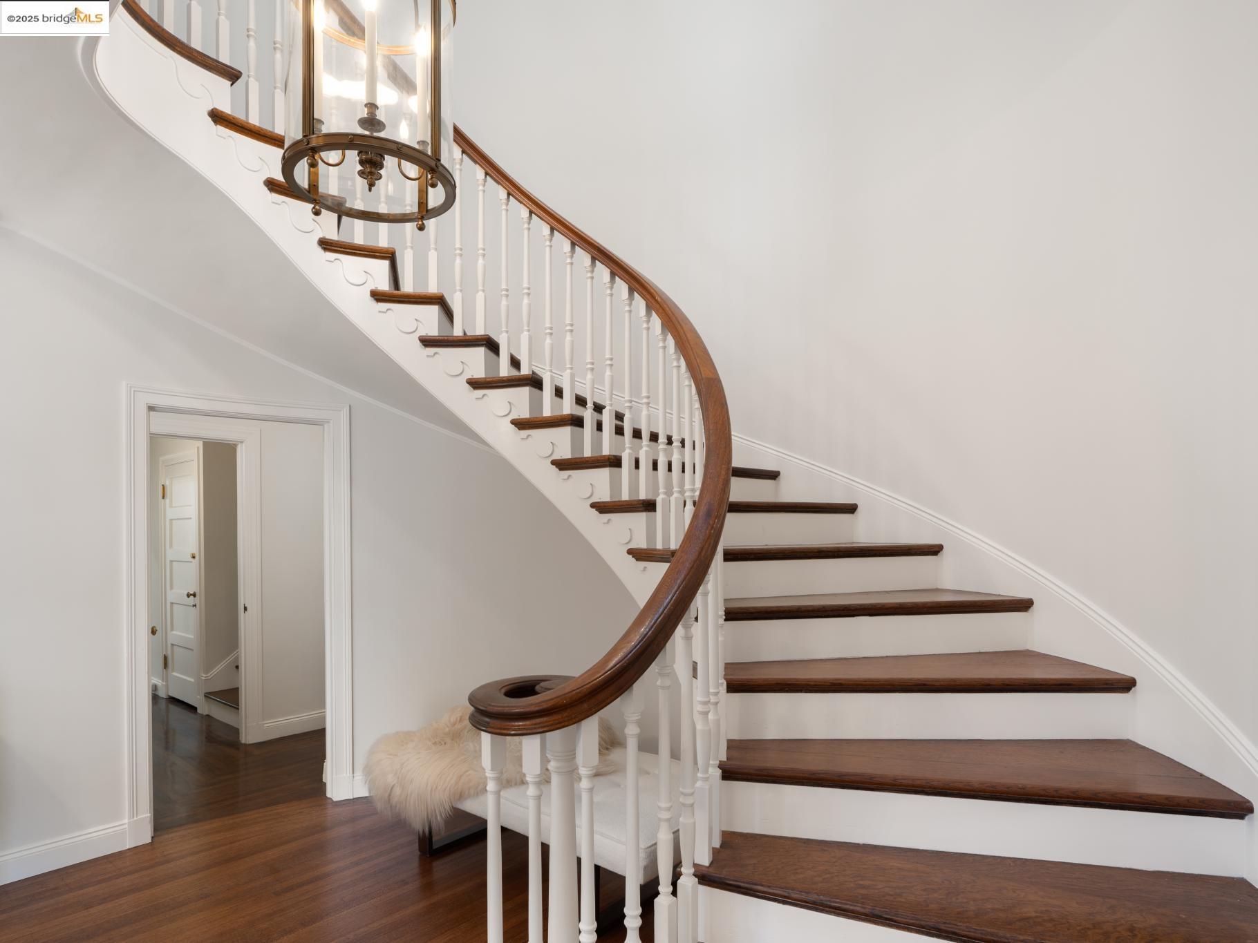Detail Gallery Image 38 of 60 For 120 Hazel Ln, Piedmont,  CA 94611 - 7 Beds | 5/1 Baths