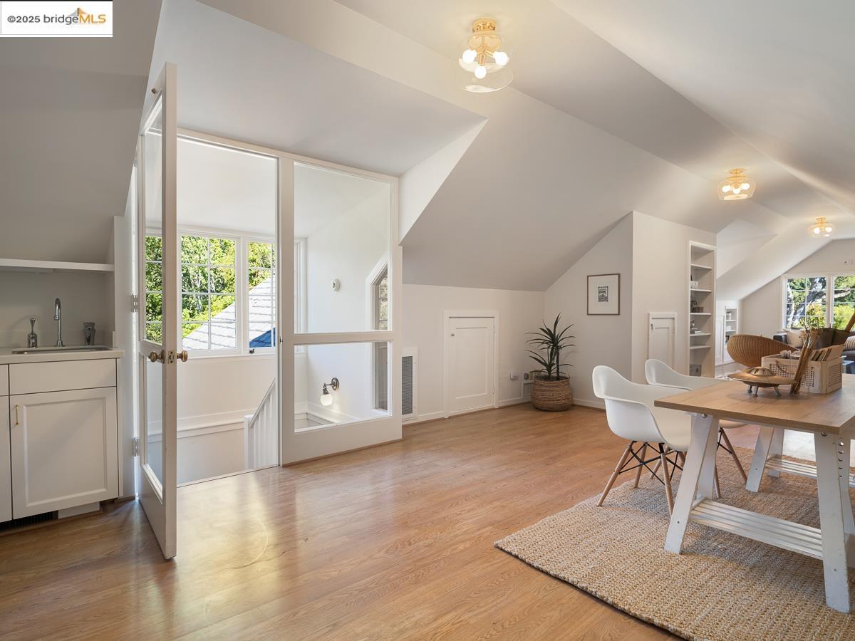Detail Gallery Image 40 of 60 For 120 Hazel Ln, Piedmont,  CA 94611 - 7 Beds | 5/1 Baths