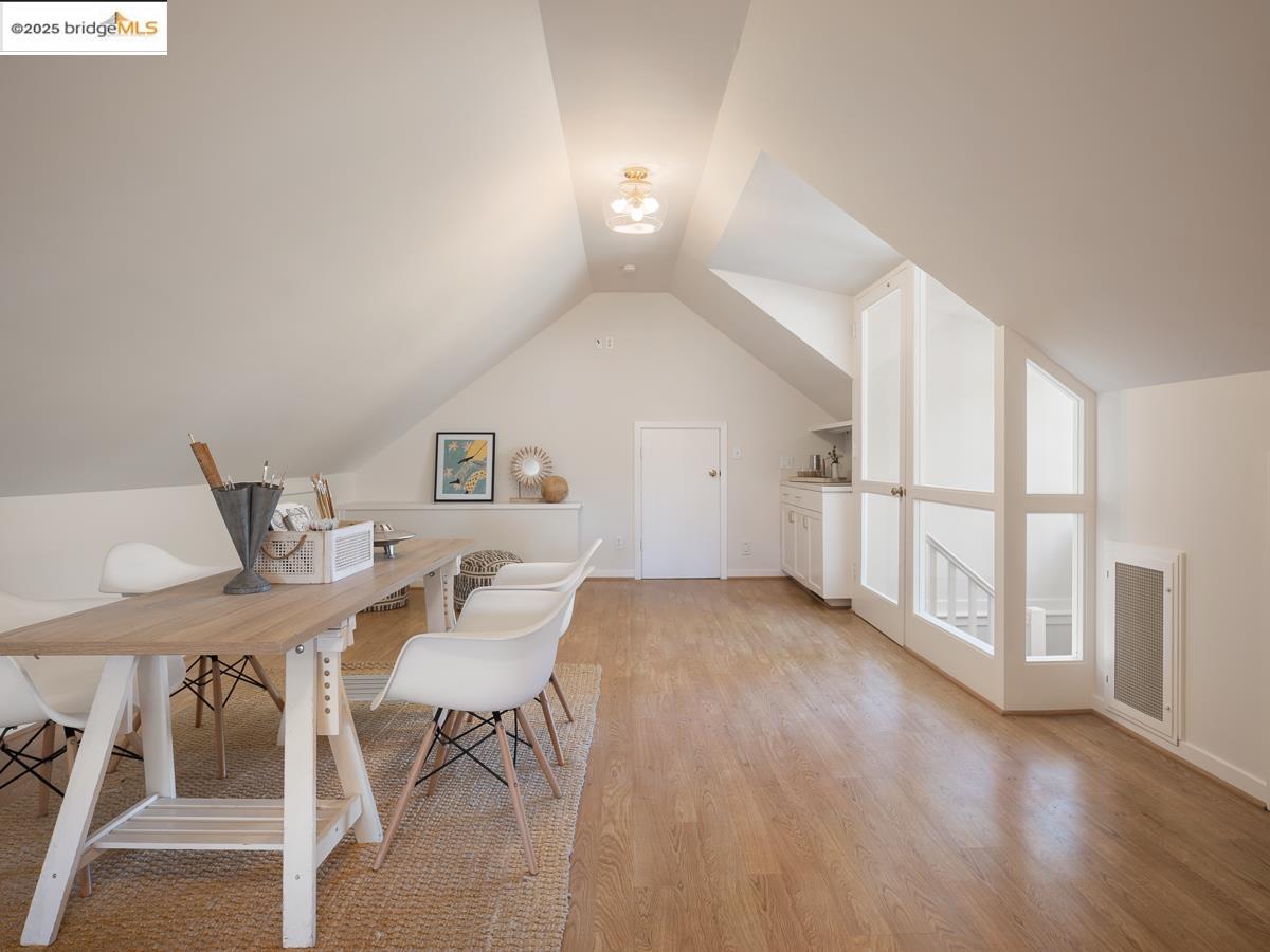 Detail Gallery Image 41 of 60 For 120 Hazel Ln, Piedmont,  CA 94611 - 7 Beds | 5/1 Baths