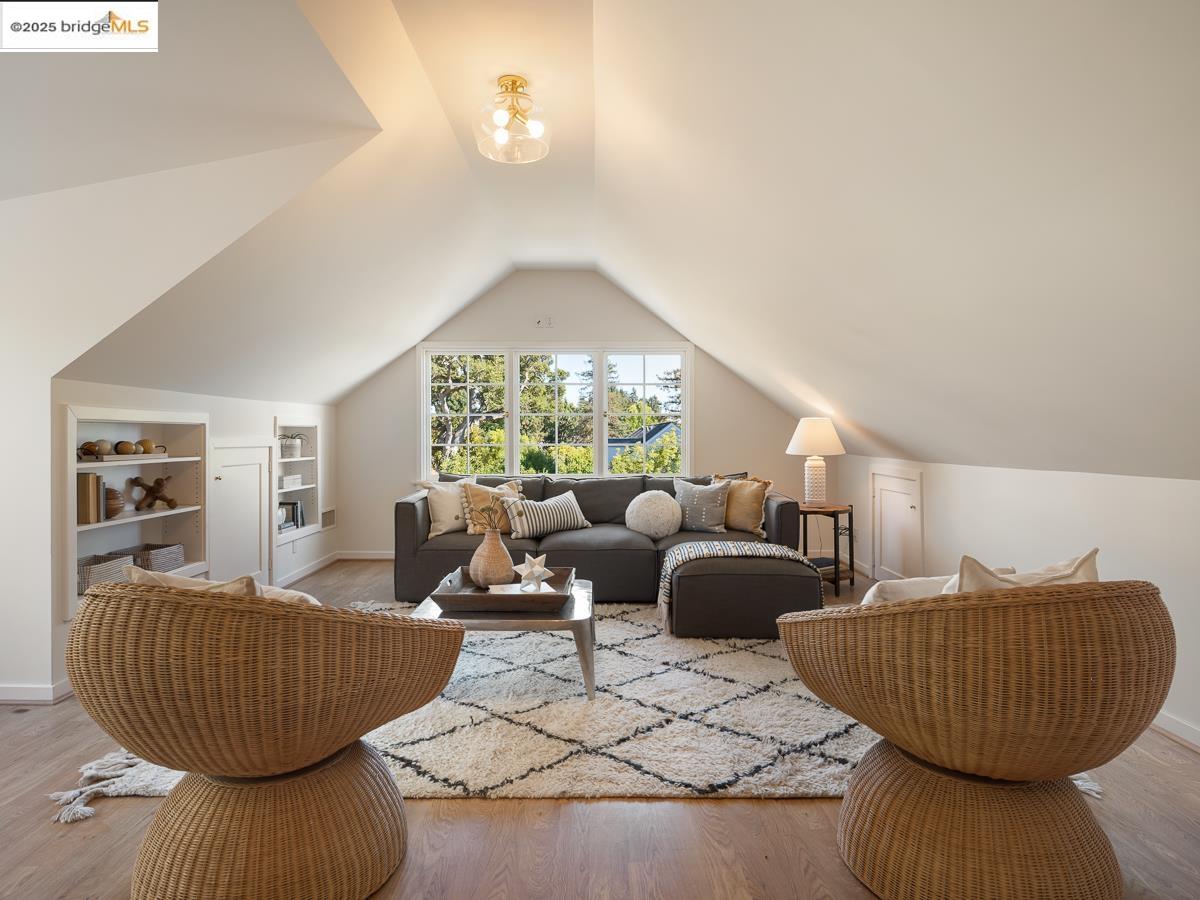 Detail Gallery Image 42 of 60 For 120 Hazel Ln, Piedmont,  CA 94611 - 7 Beds | 5/1 Baths