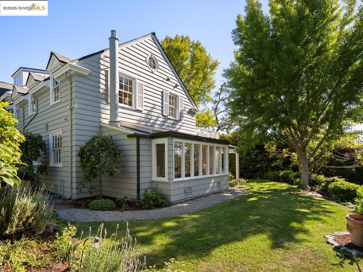 Detail Gallery Image 44 of 60 For 120 Hazel Ln, Piedmont,  CA 94611 - 7 Beds | 5/1 Baths