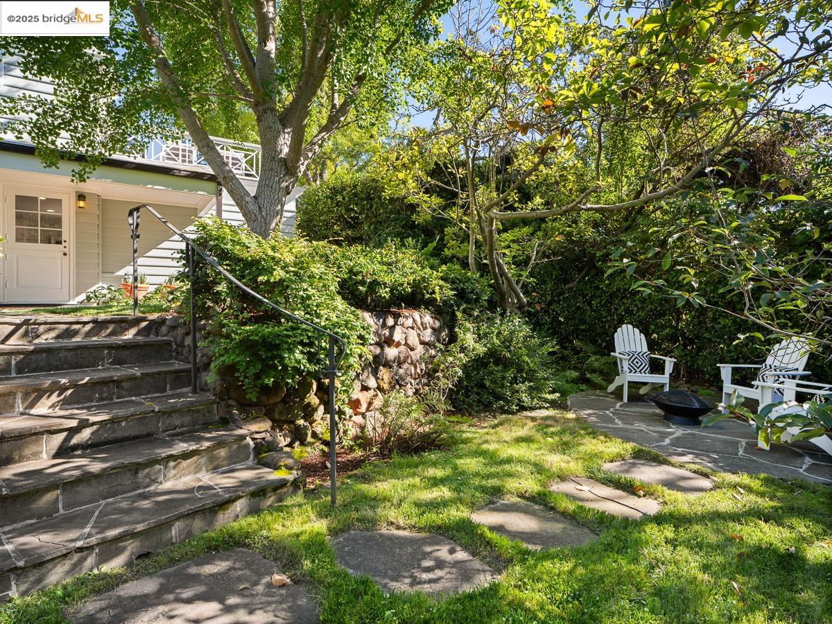 Detail Gallery Image 46 of 60 For 120 Hazel Ln, Piedmont,  CA 94611 - 7 Beds | 5/1 Baths